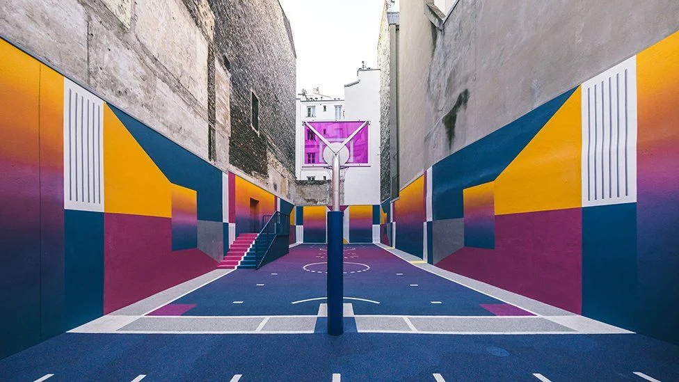 _96700220_basketball_court_paris_976.jpg