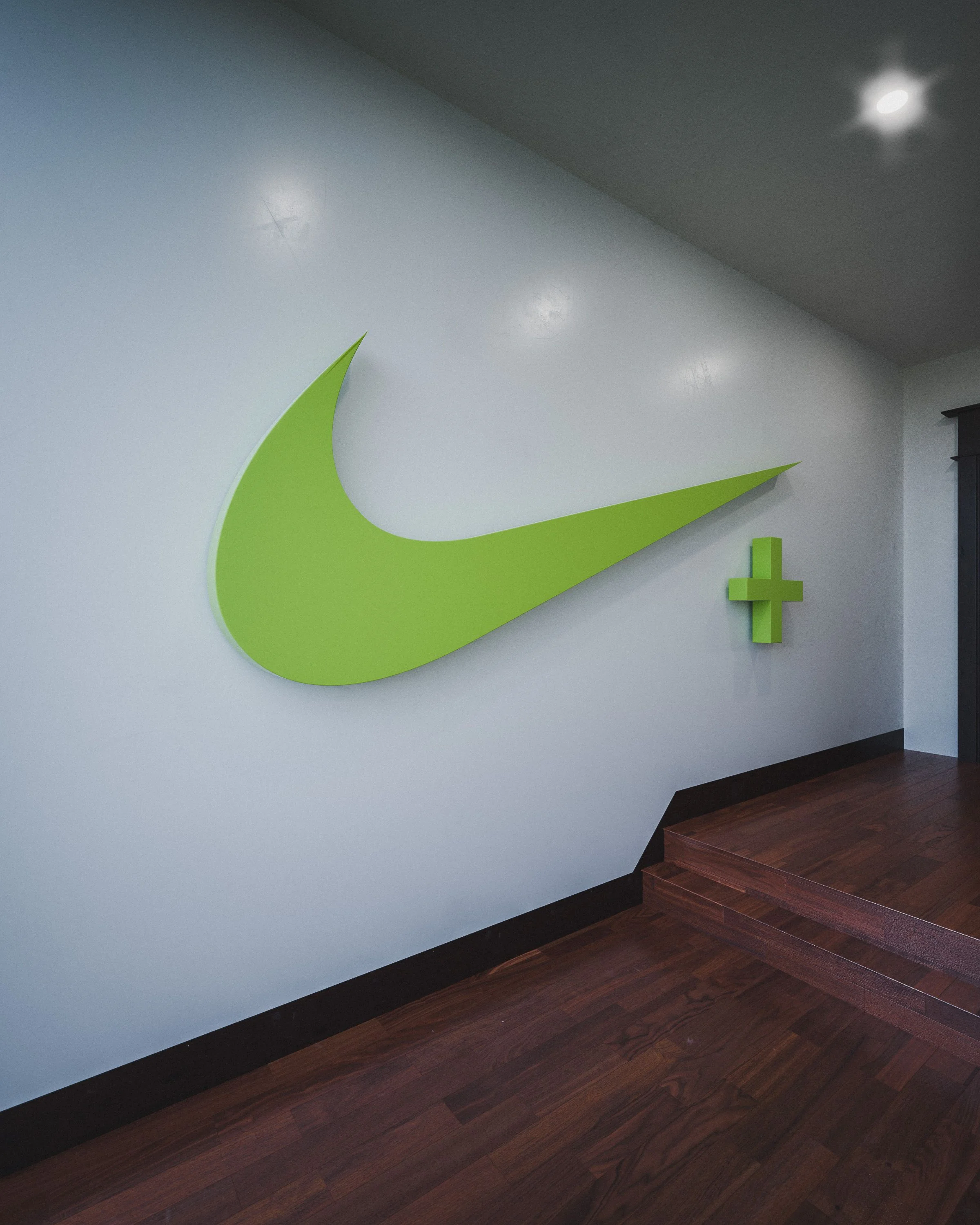 ivey_mark_nike_metcon_wall_before_garage_0002.jpg