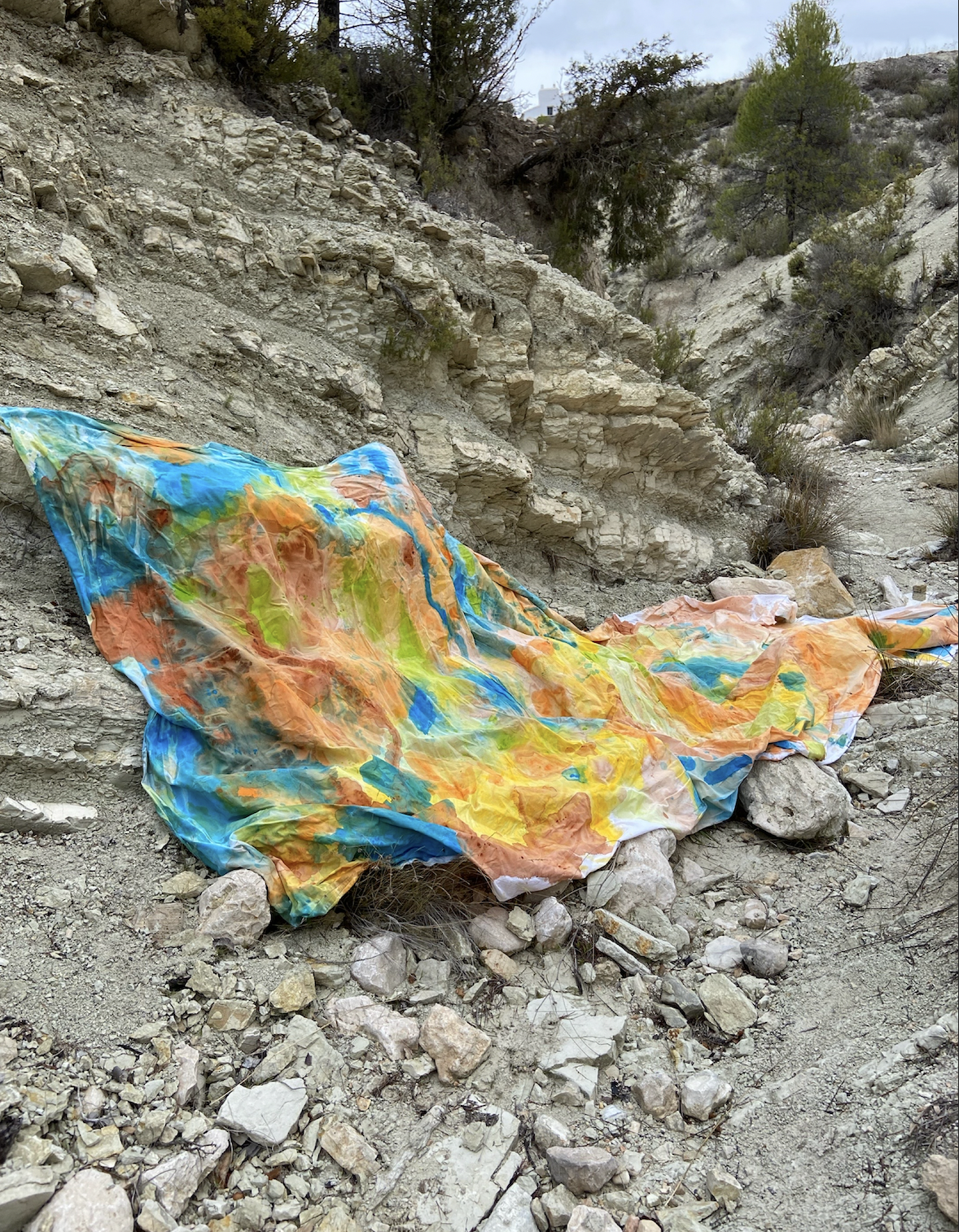 AIR Dry river bed. Full of water is the painting AIR ~ with water. Element, elemental, in context with the work. Speed videos. Ritualistic Sculptures in studio with nature. Sculptural painting, installation in nature. Inside inner world student