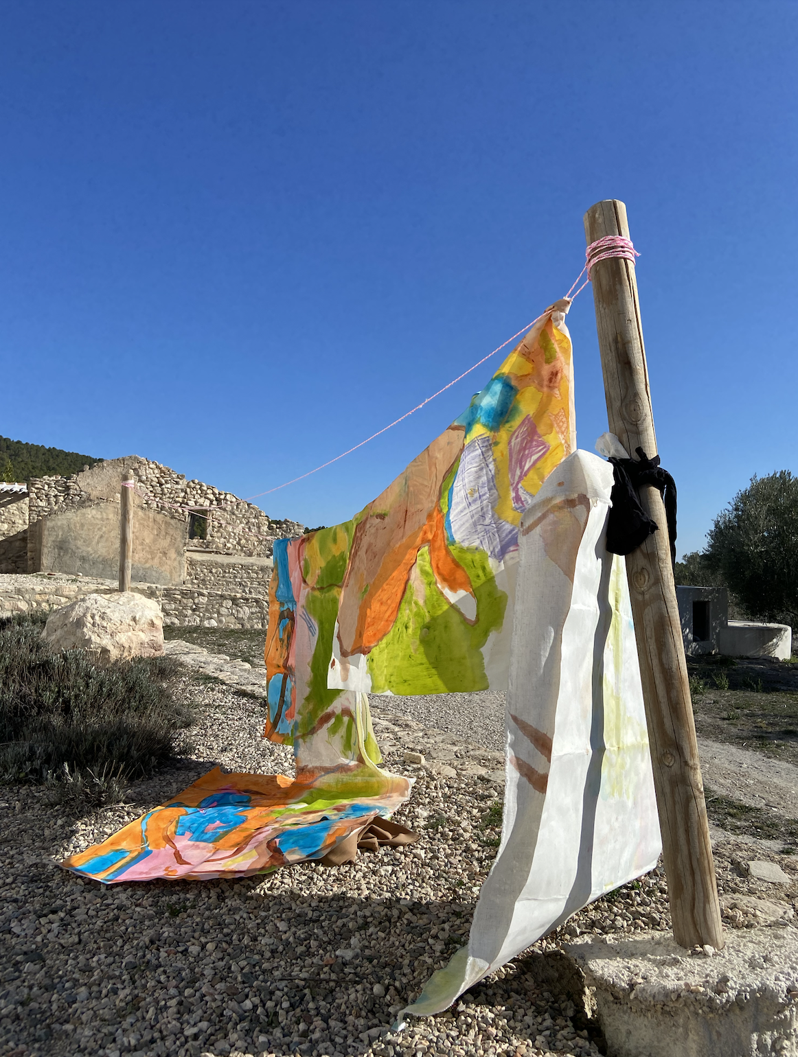 AIR On dry land. In the wind. Full of water is the painting AIR ~ with water. Element, elemental, in context with the work. Speed videos. Ritualistic Sculptures in studio with nature. Sculptural painting, installation in nature. Inside inner wo