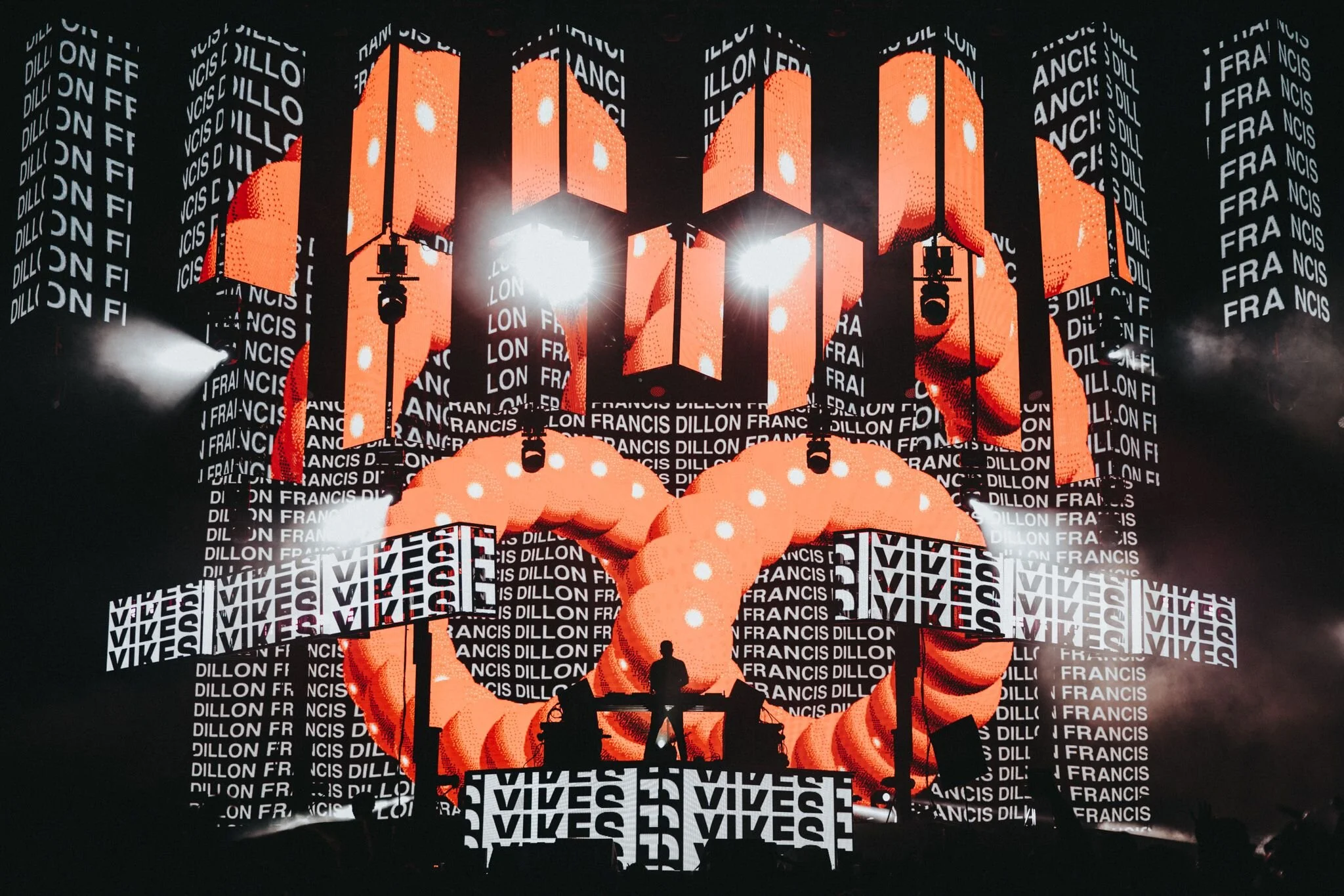 THE DARKEST COLOUR - VISUAL DESIGN & OPERATION