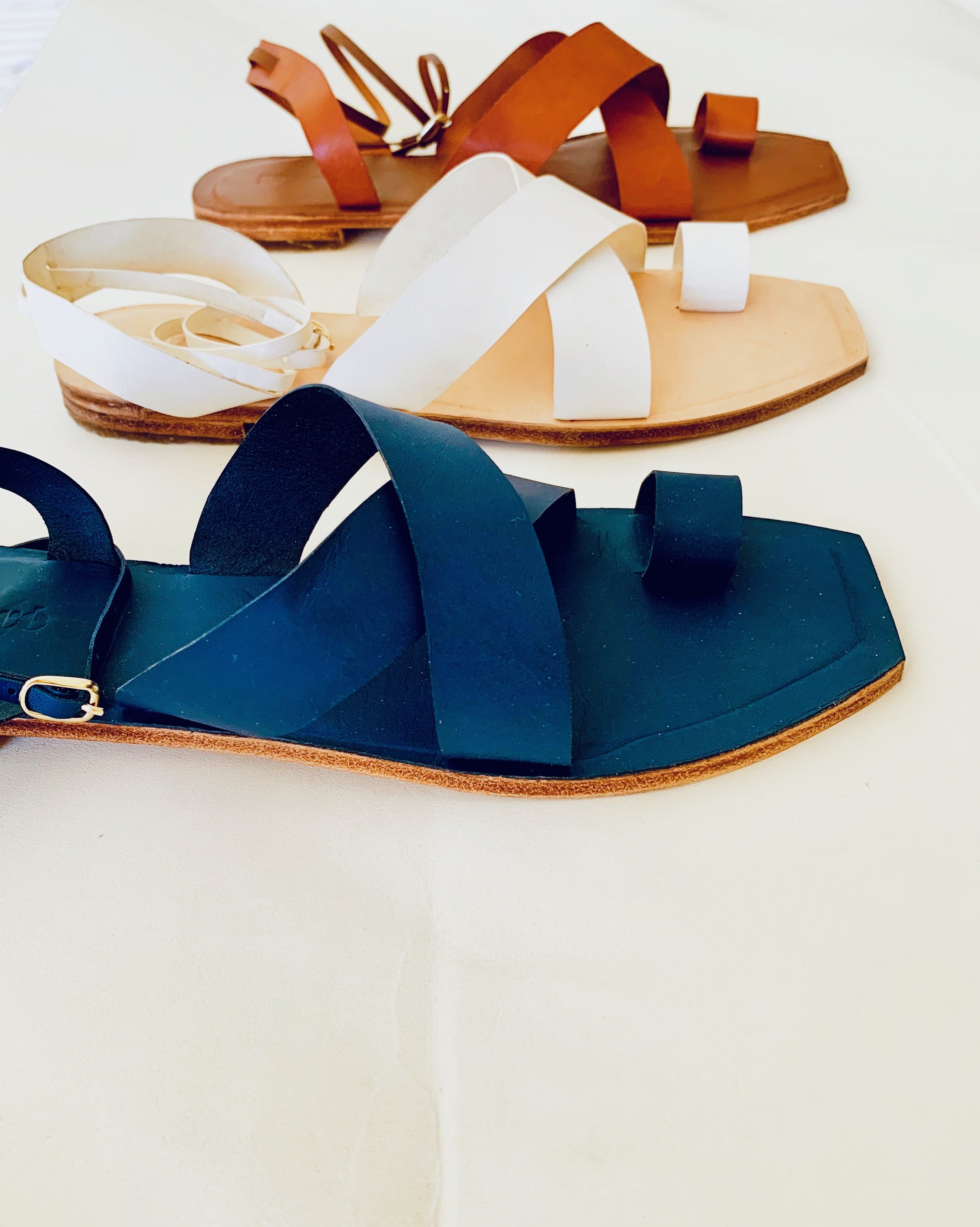 Story crossover slingback square sole sandals