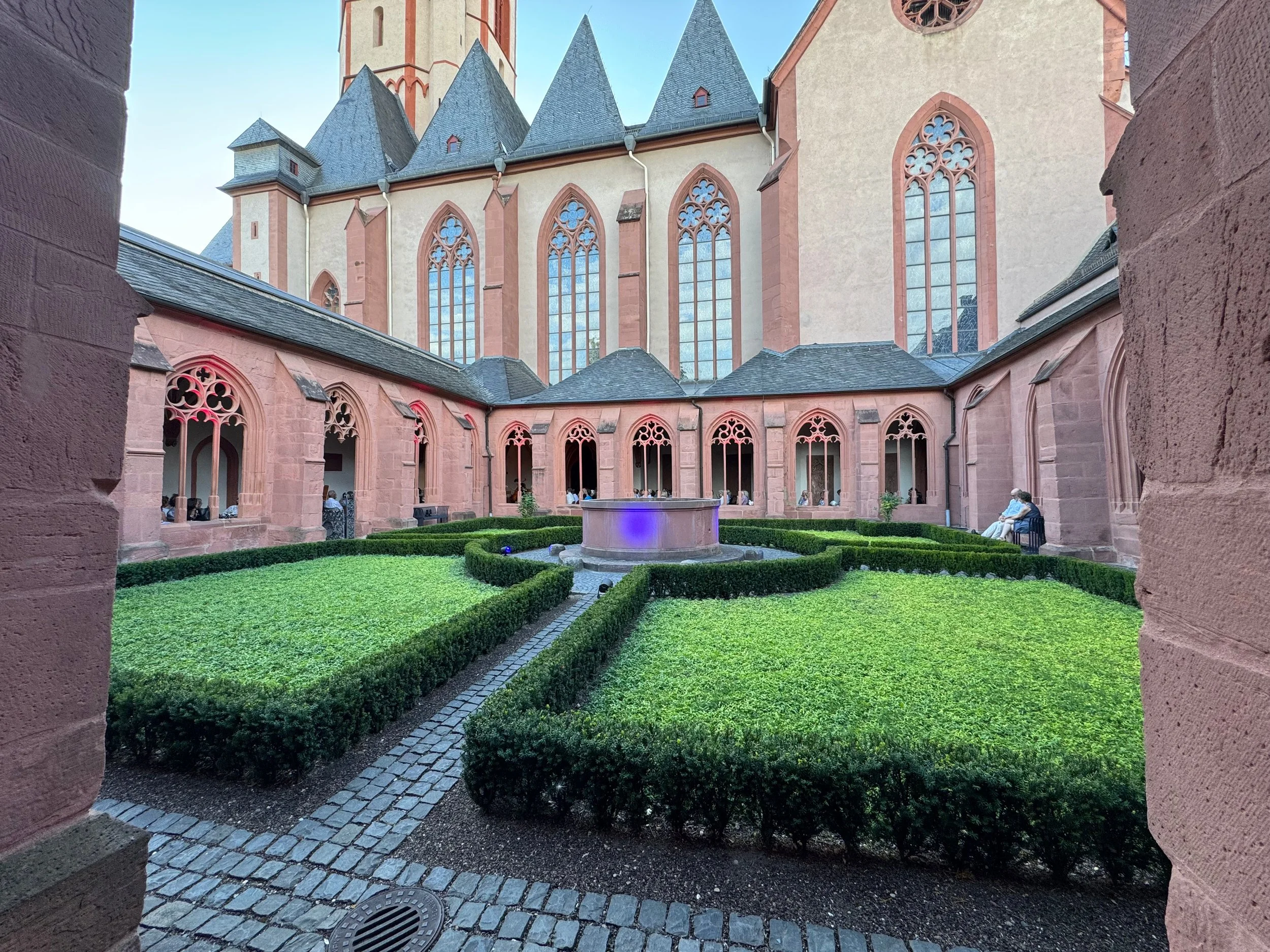 St. Stephan - Kreuzgang.jpeg