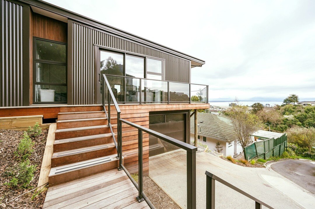 This build was no easy feat, with a lot of thought, creative design and excellent workmanship by our team we were able to achieve this beautiful home, boasting stunning views of our harbour!