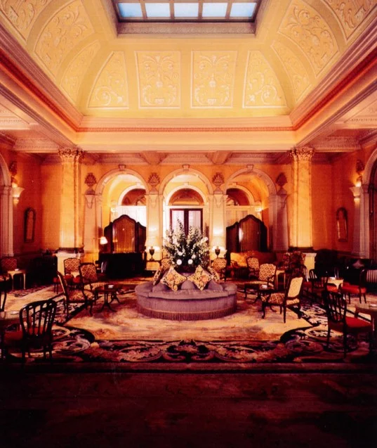The round Confidente in Claridges lobby