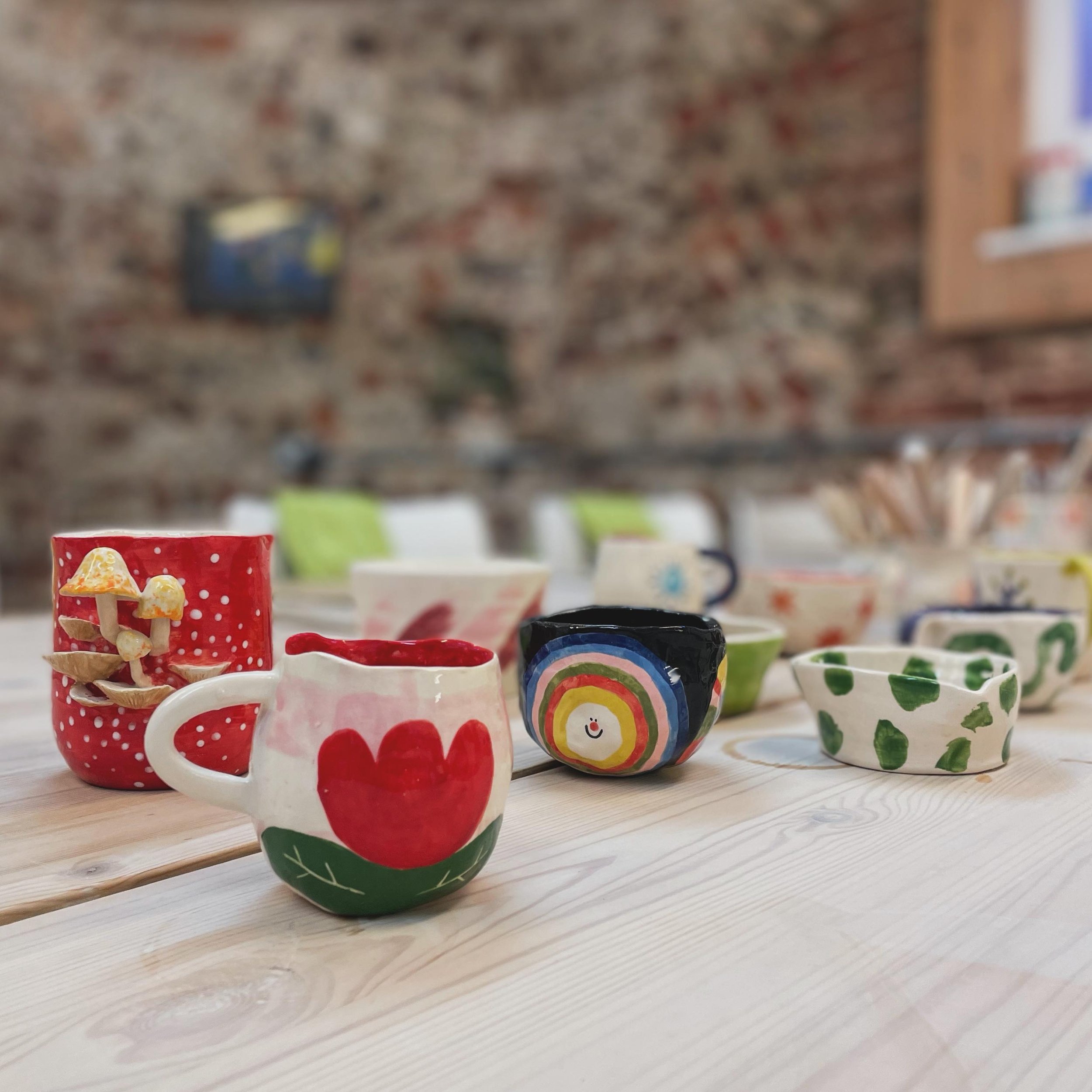 due to some last minute cancellations we&rsquo;ve got 3 spaces on our evening class this week - Thursday 18th April 6-9pm - where you&rsquo;ll get to learn how to make a mug and a bowl using the potters wheel and hand building techniques! just &pound