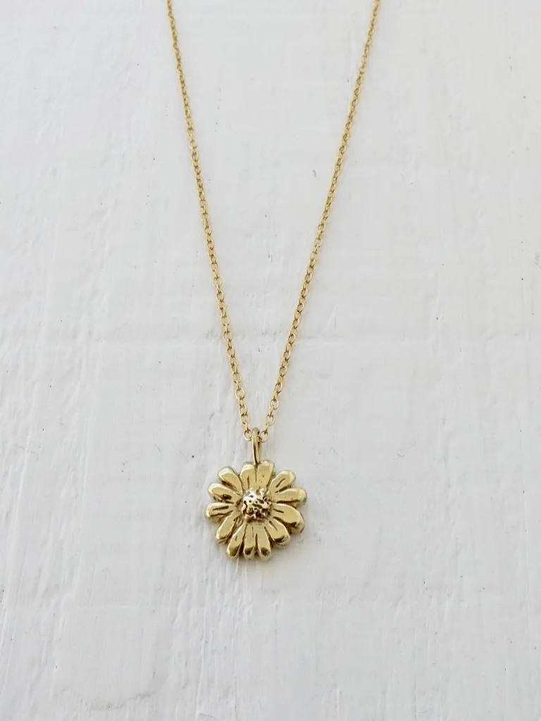 Daisy-necklace-golden-bloom-two-in-the-sun.jpg