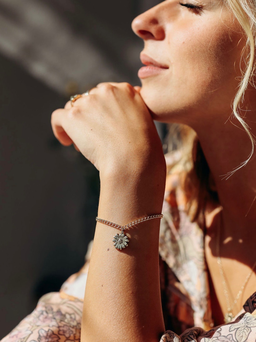 gold-daisy-bracelet-bloom-two-in-the-sun.jpeg