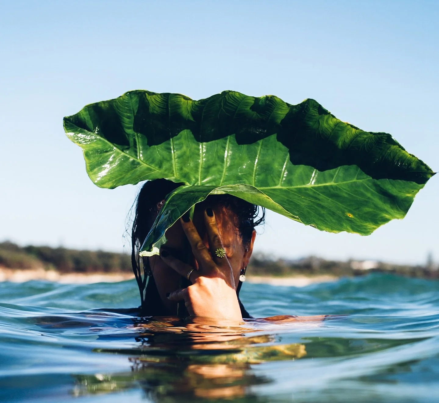 Always happiest in the ocean 🩵
@lotta_and_the_waves 

#beachlife #beachjewellery #oceanjewellery #surfergirl #surfjewellery #daisyring