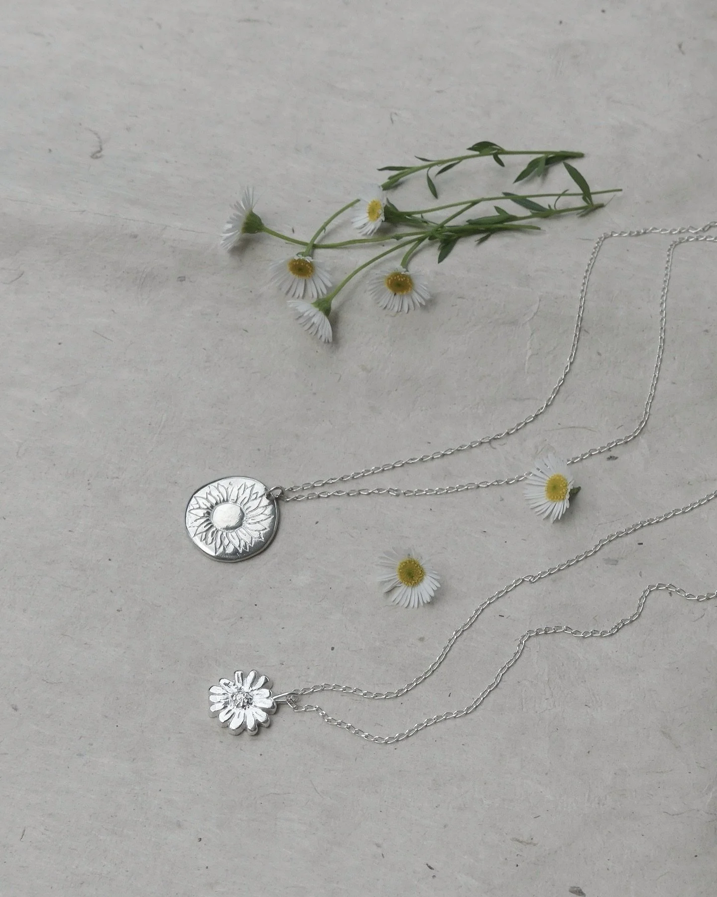 A floral affair 🌼😌

#daisynecklace #sunflowernecklace #sustainablejewellery