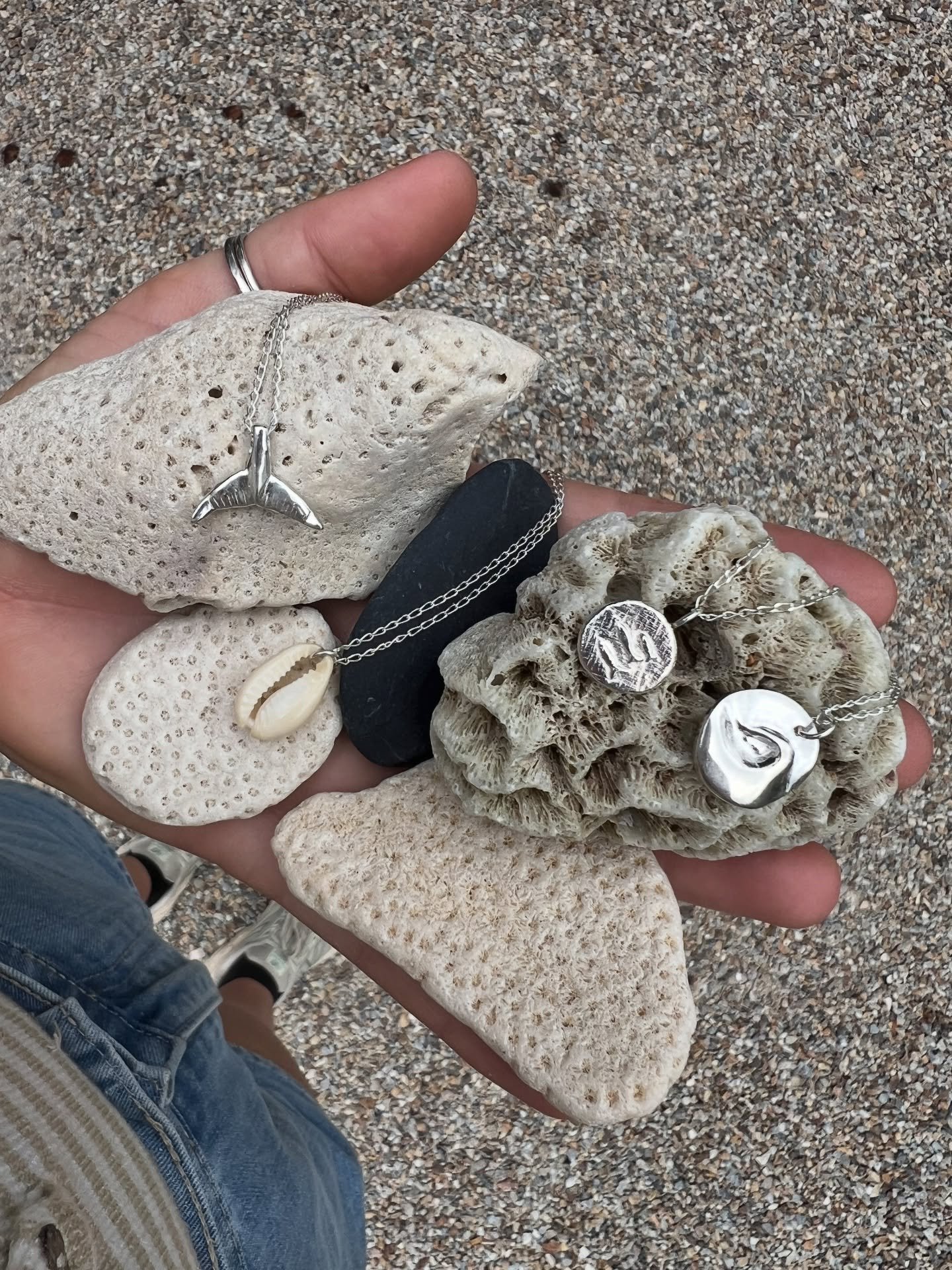 Ocean Treasure 🐚🐋🐟🌊

#beachjewellery #whaletail #cowrieshell #oceanlover