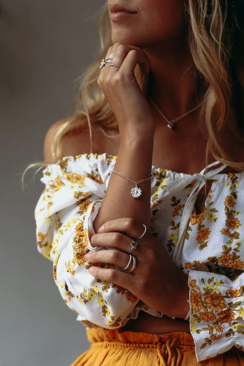 silver-daisy-vable-chain-two-in-the-sun.jpeg