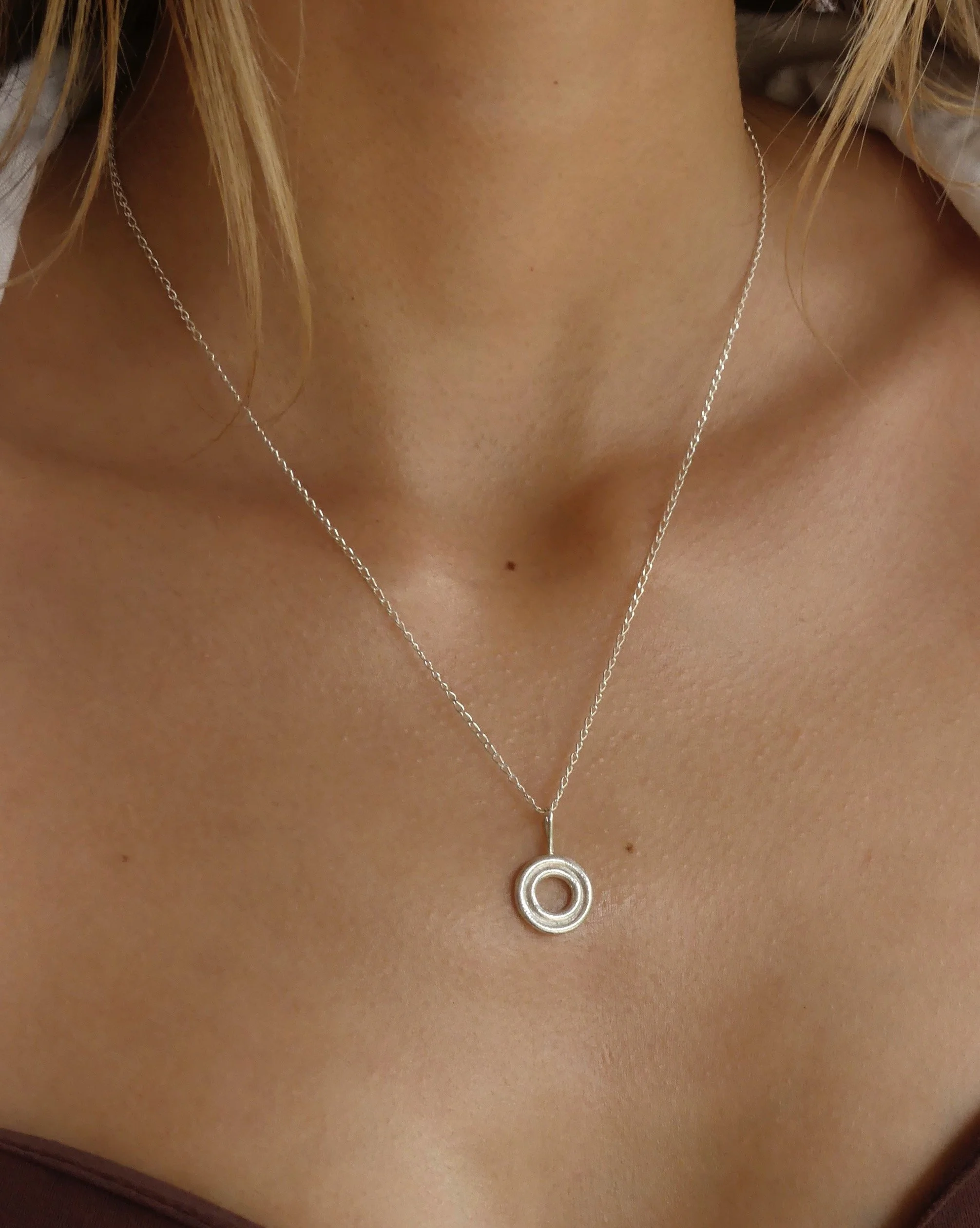 unity-necklace-cable-chain-model.jpeg