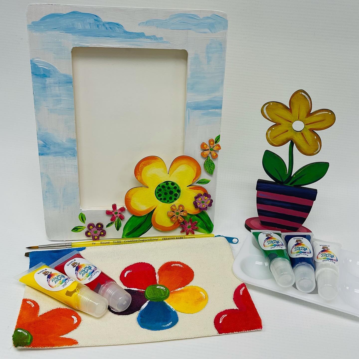 Artsy Box April 🌼

Sunday April 18th
10:30am-12:00pm
Ages 4+
$20

Artsy Box is a fun and affordable way to try different mediums of art. This virtual class teaches your child how to draw, paint, sculpt, and more. Over the course of this class your c