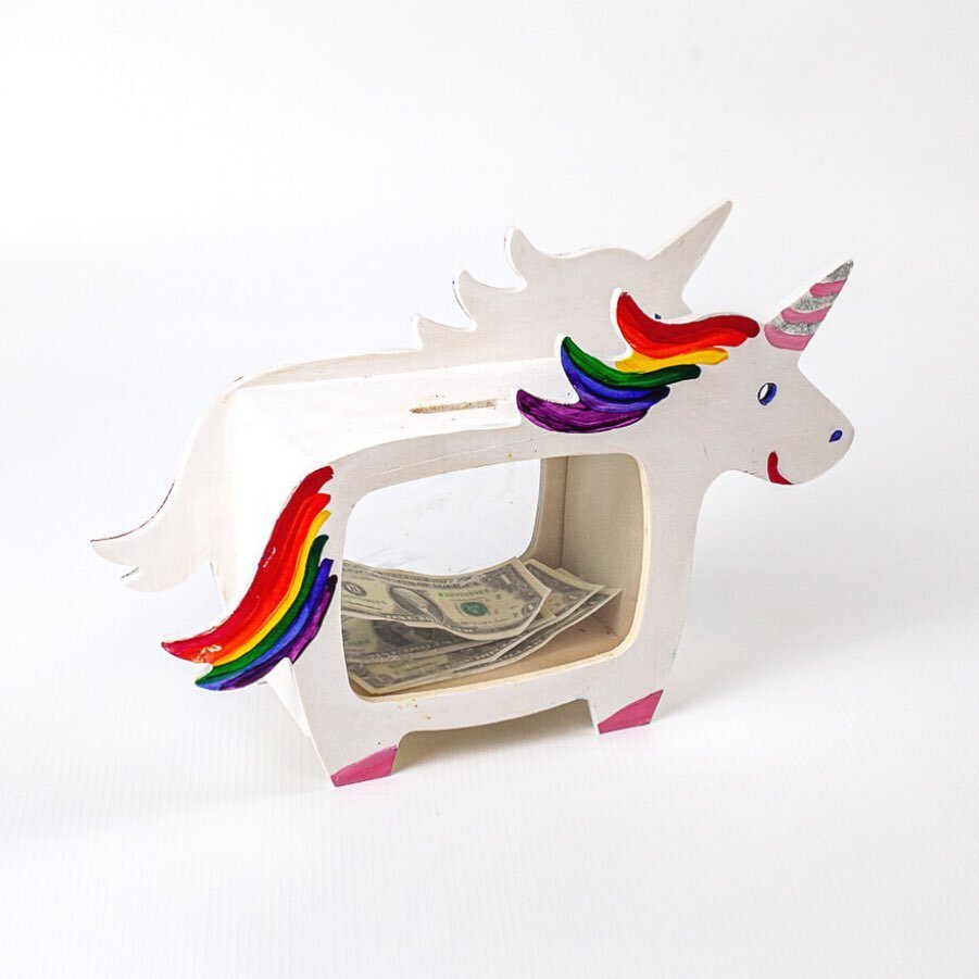 Unicorn Bank Art Kit 

Art Kits are great for a fun activity at home or a gift for someone else! Art kits can be picked up at the studio or delivered at an additional cost. 

🌈

💵

✨

🎨

#artsypartsymd #artkit #unicorn #bank #fun #rainbow #paintin