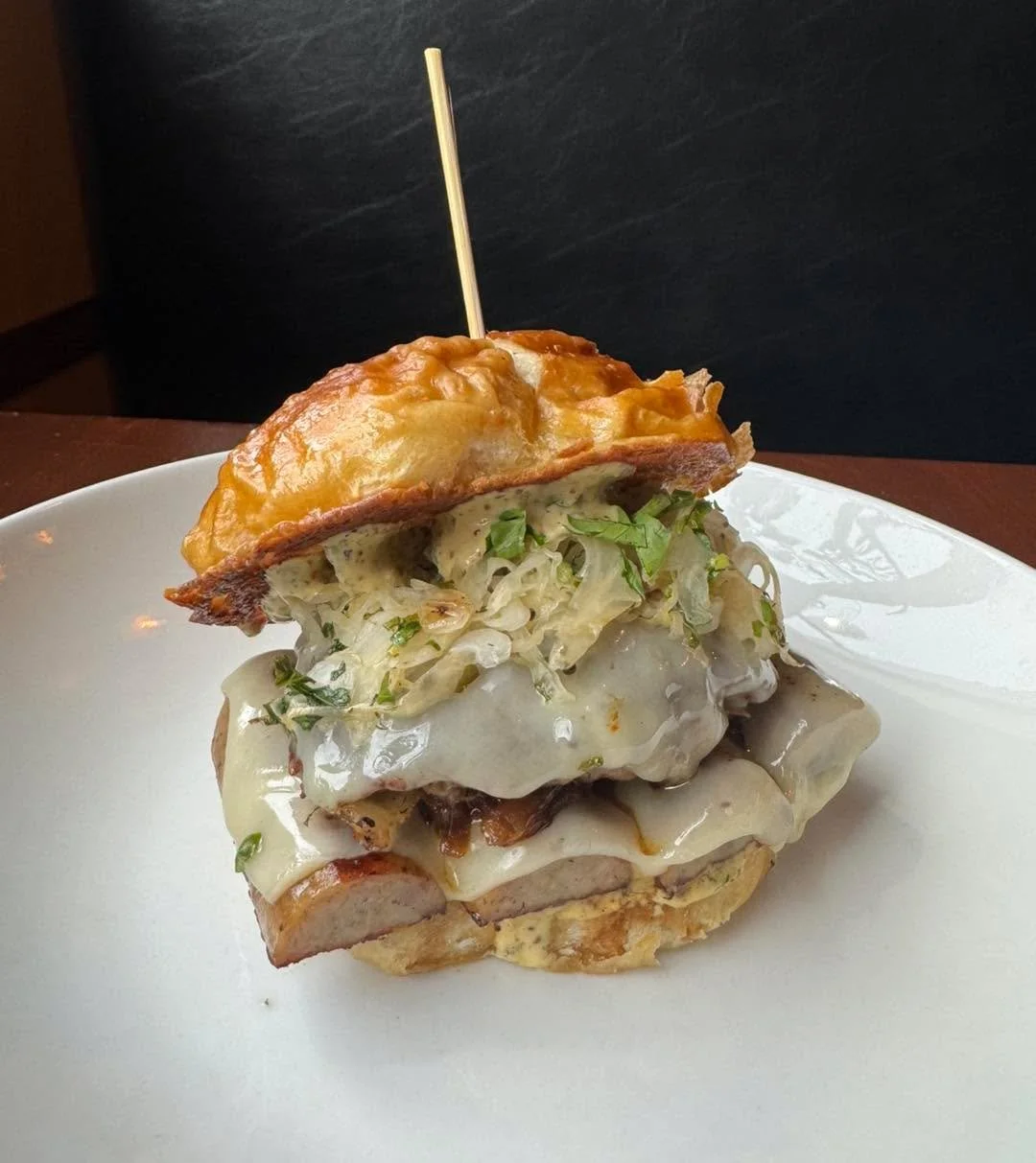 Special this week is a twist on an old Brunson&rsquo;s classic - The Schwietz Burger. 
Guinness braised brat, angus patty, Swiss cheese, caramelized onion, sauerkraut, ale mustard on a pretzel bun. For you to enjoy 2/18-2/24
Our Wednesday Wing flavor