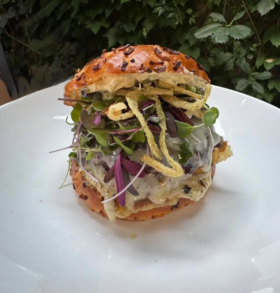 Dill Onion Burger for our feature this week 🫨 angus patties, Swiss cheese, our homemade onion dill dip, carmelized onions, micro greens, and &ldquo;Brunion&rdquo; rings on an onion bun. $18.50 available 7/29-8/4

Our Wing flavor today is Bulgolgi se