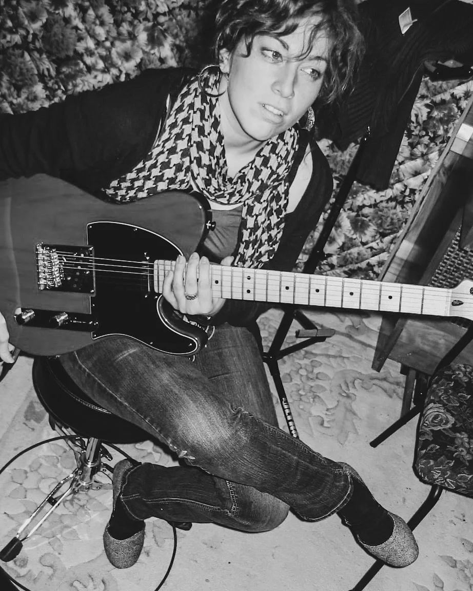 Je viens de tomber sur ce souvenir de 2008, &agrave; l&rsquo;&eacute;poque o&ugrave; Verlene &eacute;tait un band indie rock anglo. Nous avions enregistr&eacute; deux chansons en studio durant un week-end. Aimerais-tu entendre ce qu&rsquo;on cr&eacut
