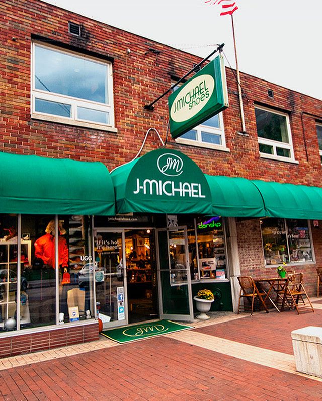 Wish you could win a free pair of Ray Bans and help out TNH?

Stop by JMichael's and enter their 2018 Mayfest Ray Ban Raffle and you can do both! -Raffle ends 4/26-