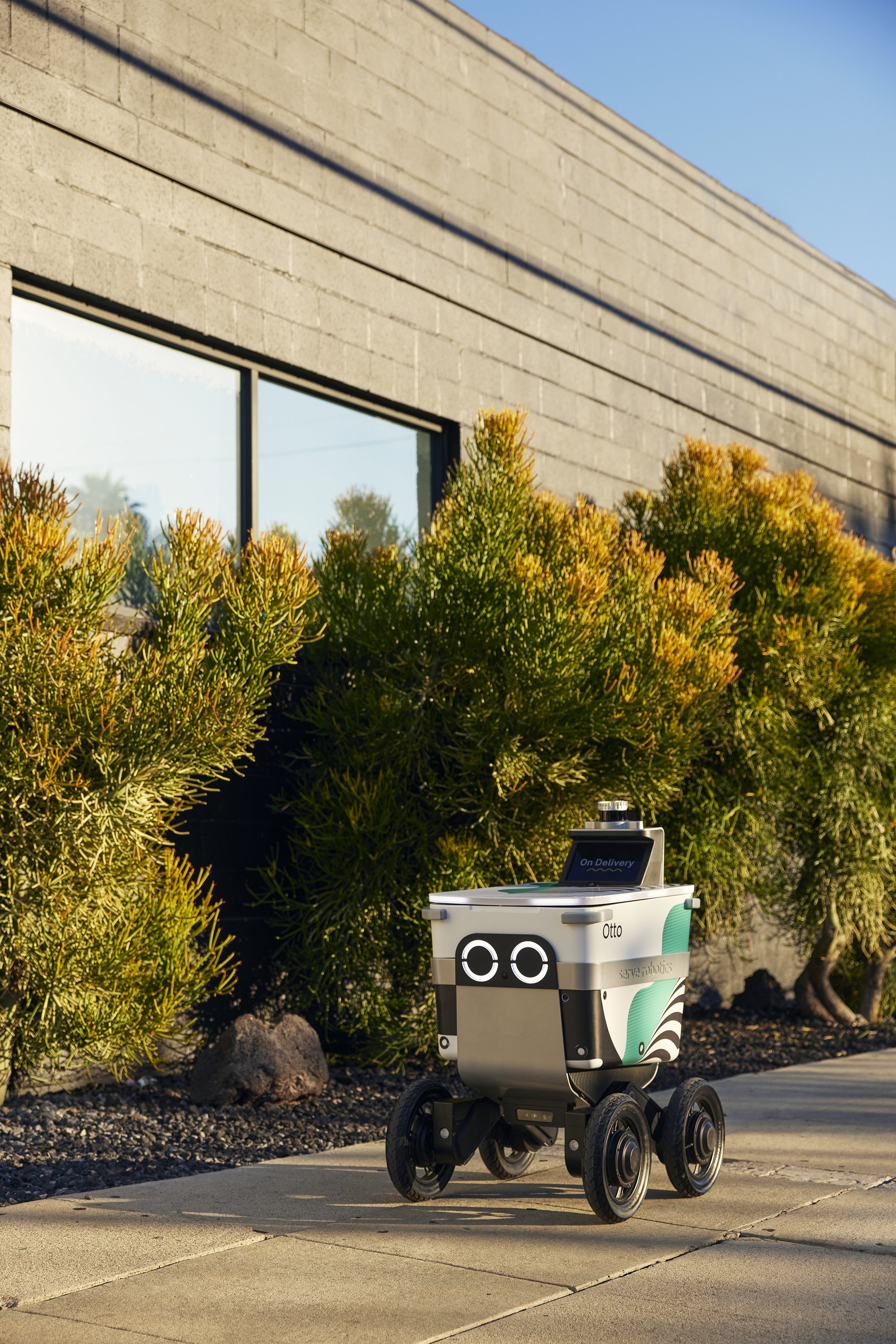 Serve_robotics_580-Recovered copy.jpg