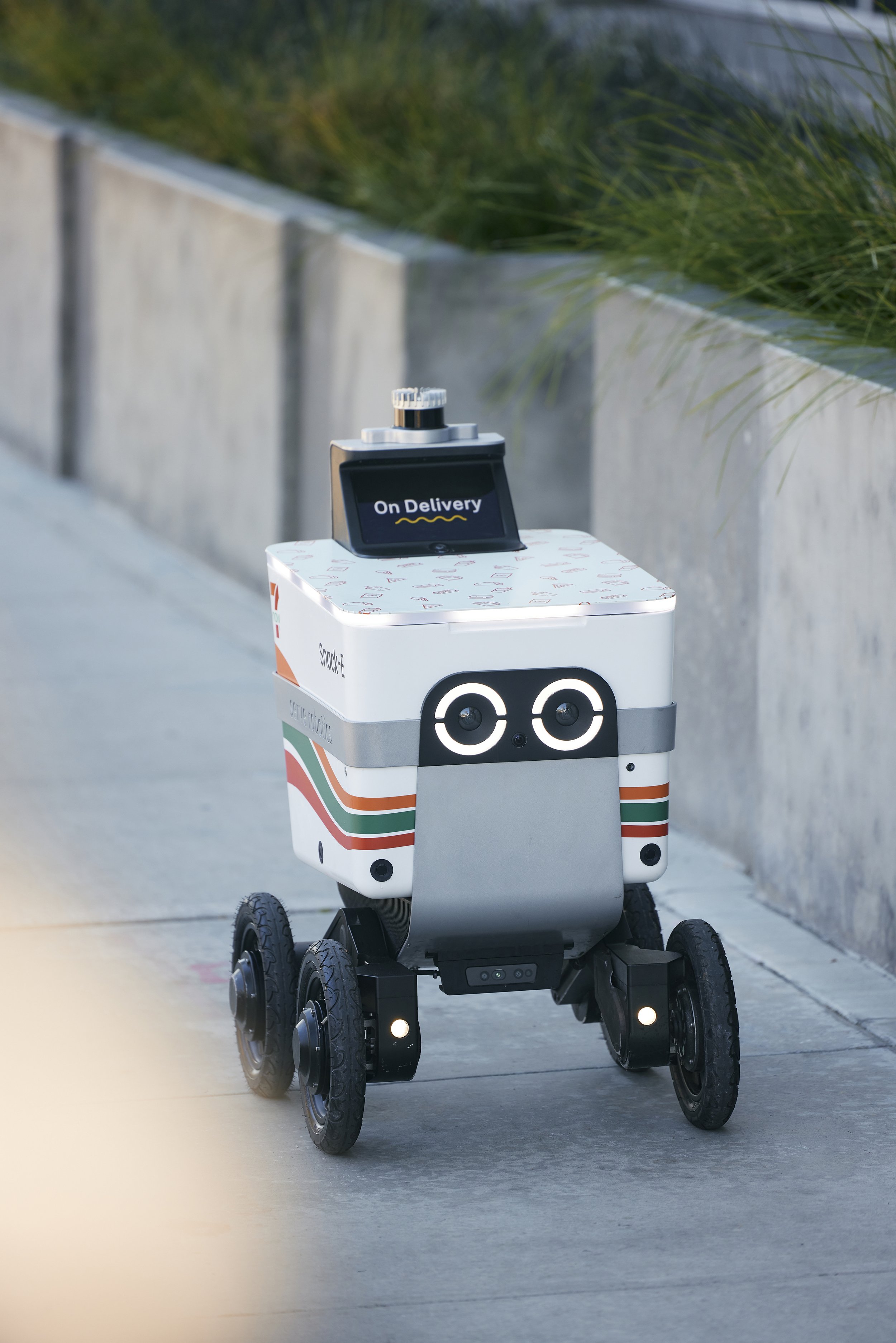 Serve_robotics_550 copy.jpg