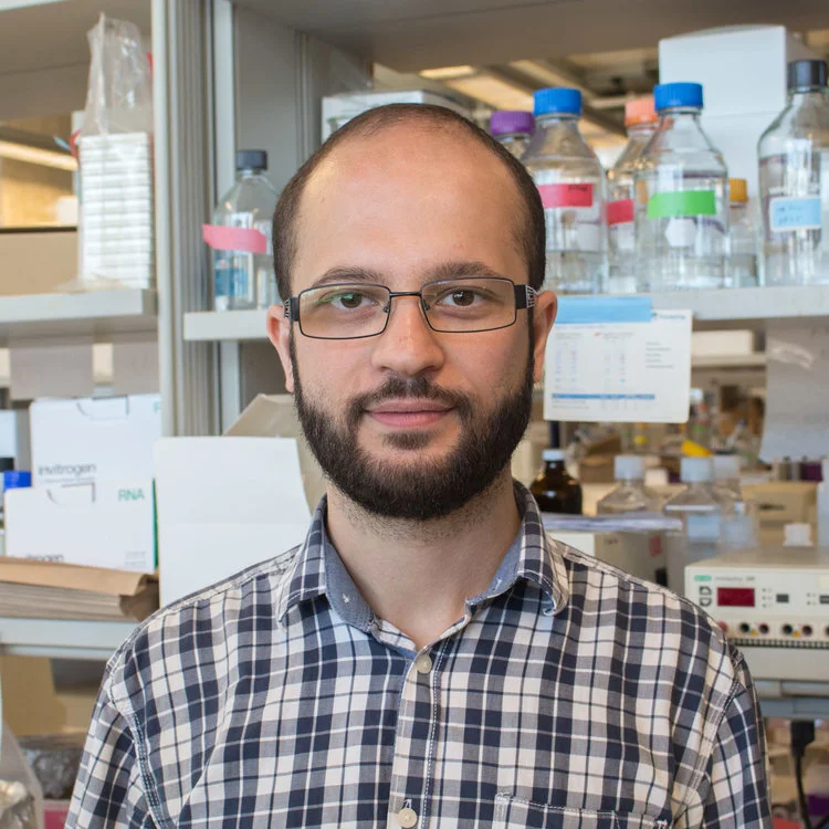 Emad Heidaryarash PhD student BSc, University of Tehran, Iran emad.heidaryarash@utoronto.ca
