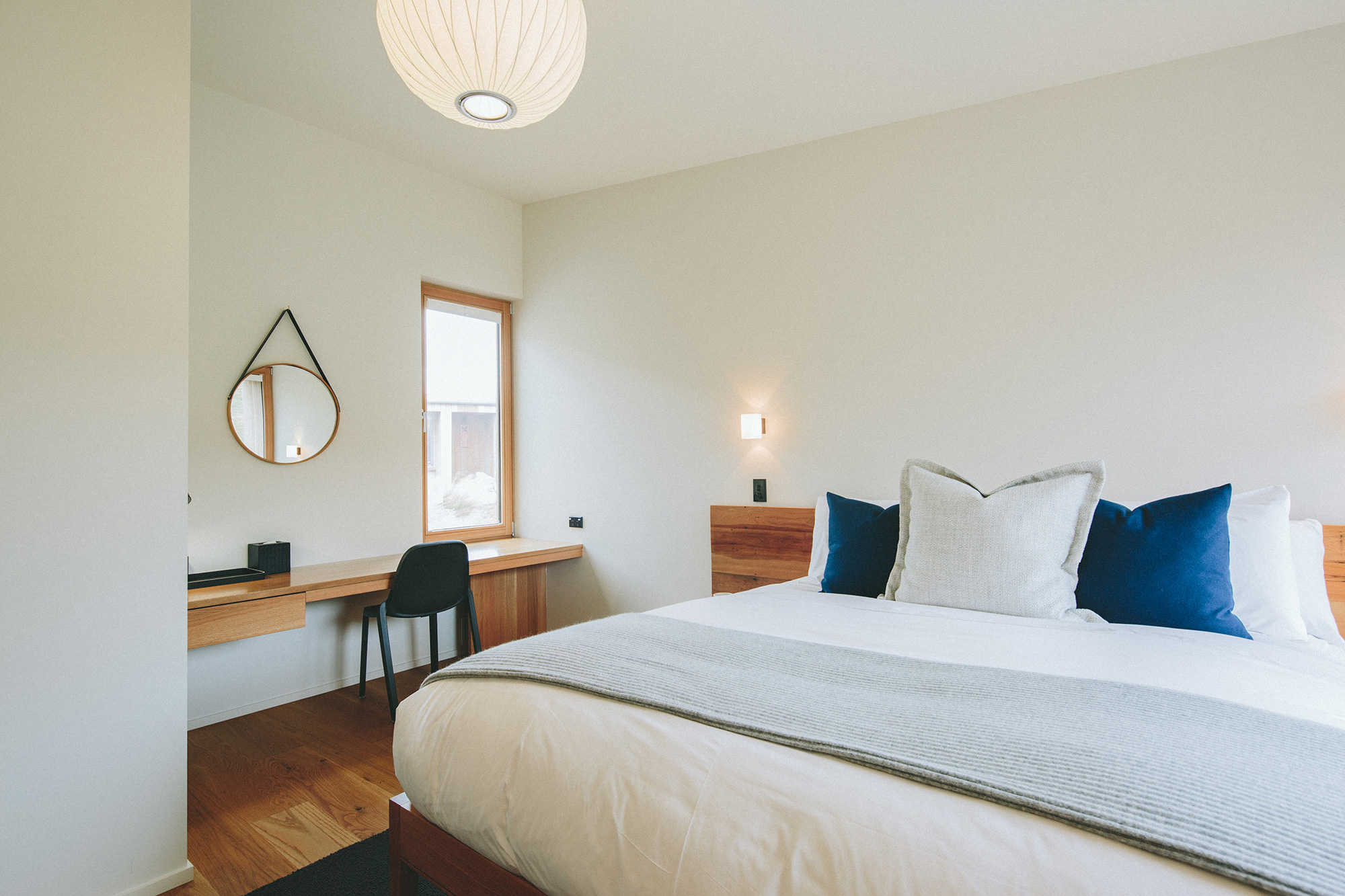 PACKAGE 3 - QUEEN SIZE W/ PRIVATE BATH Features: Private Bath, Ocean Views, Air Conditioning, Modern Suite, Queen Size Bed