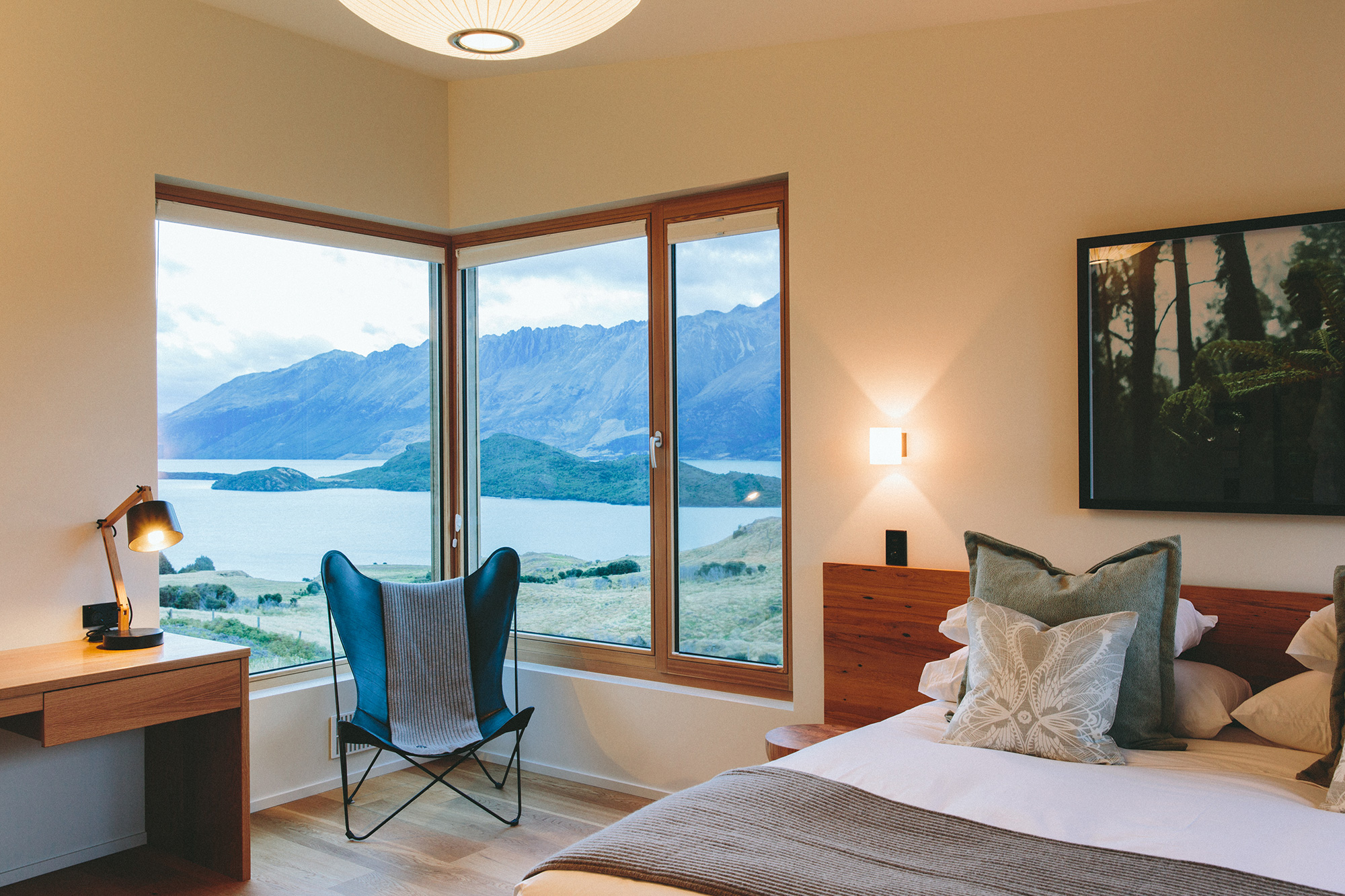 PACKAGE 2 - KING SIZE W/ PRIVATE BATH Features: Private Bath, Ocean Views, Air Conditioning, Modern Suite, King Size Bed