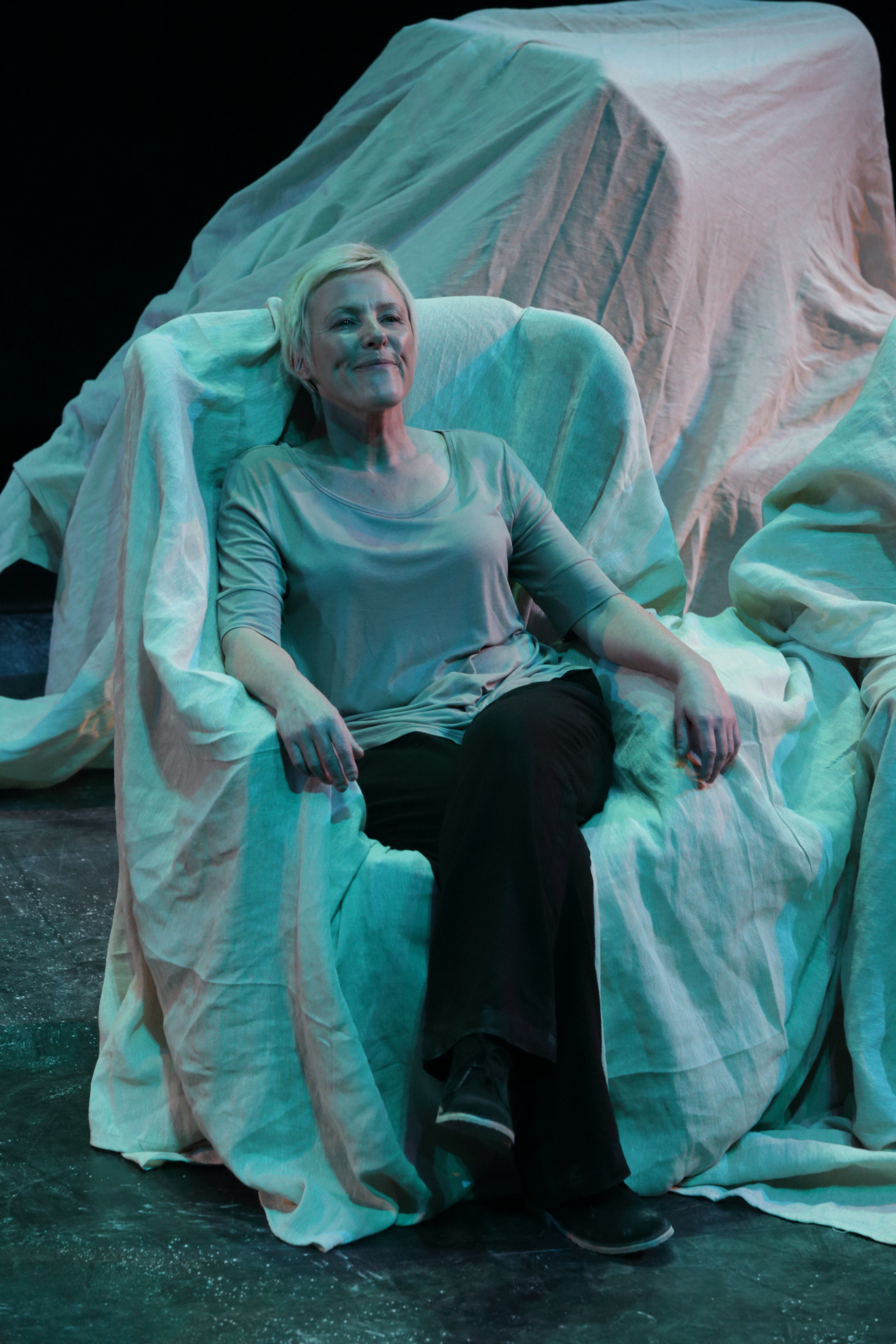 Ri Richards as Ed in Cosy during the opening scene.