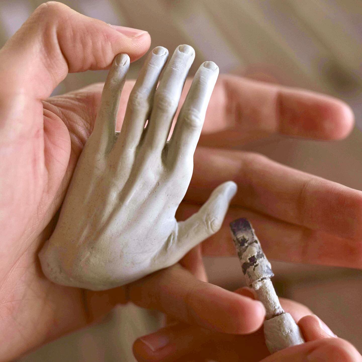 Say hi to the little hand 👋 New in-depth hand sculpting tutorial on my Patreon! Patreon.com/shumakerart  Starting a new sculpture, this time she will be a full body one!! This will take a long time 😵 the hand alone took ages! Swipe to see the palm 