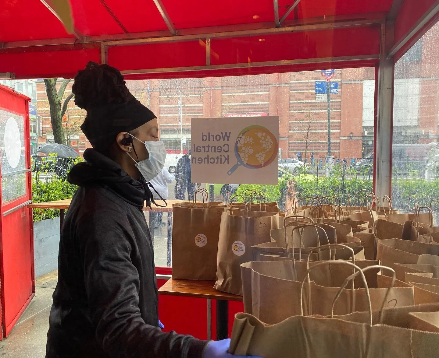 As a result of our partnership with @wckitchen, #RoosterHarlem once again served 1,000 meals to the people and 300 meals to the @nychagram Polo Grounds today! #chefsforamerica #communitykitchen #harlem