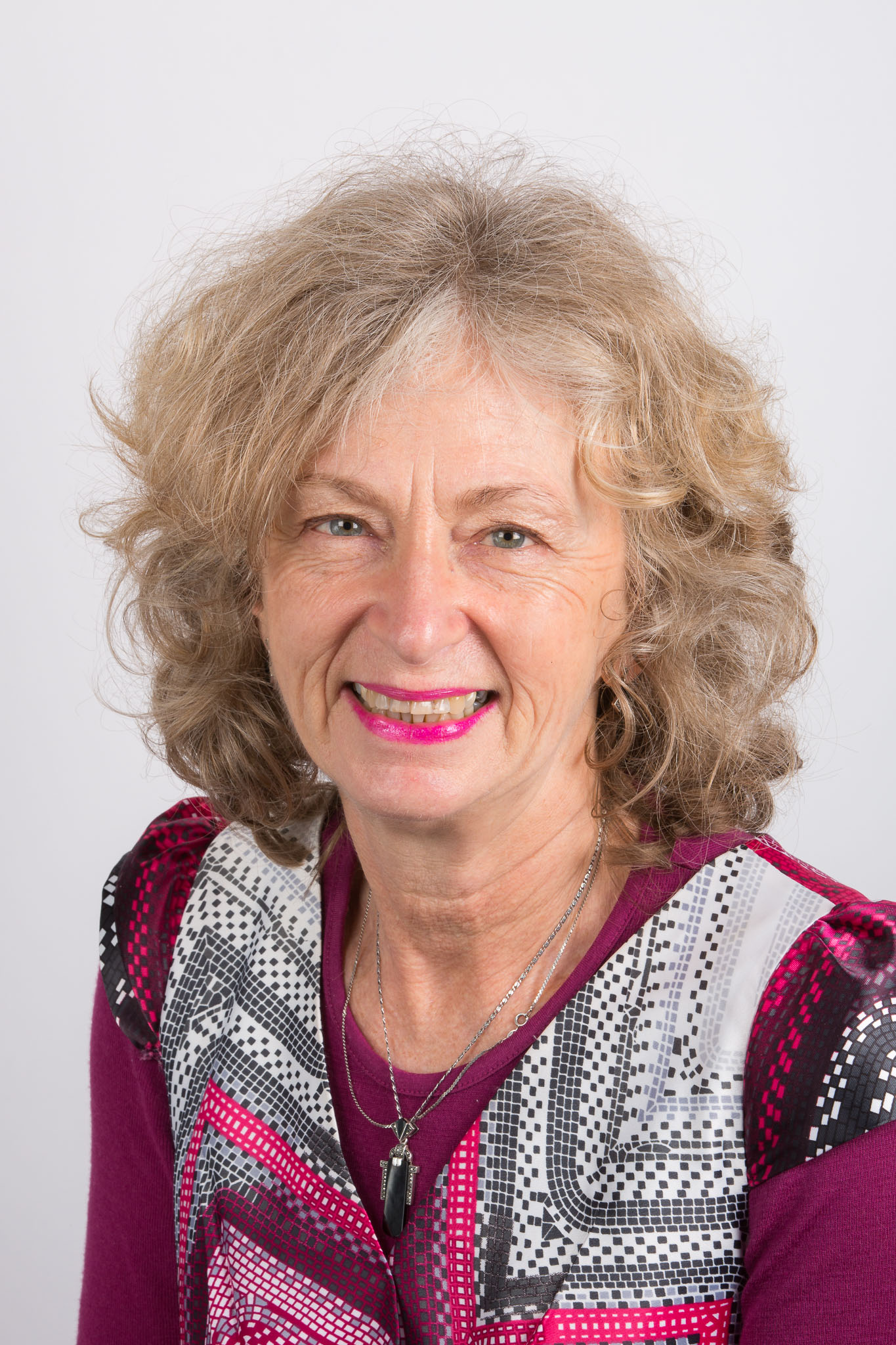 Contact Crawford Medical Centre to book an appointment with Dr. Murray
