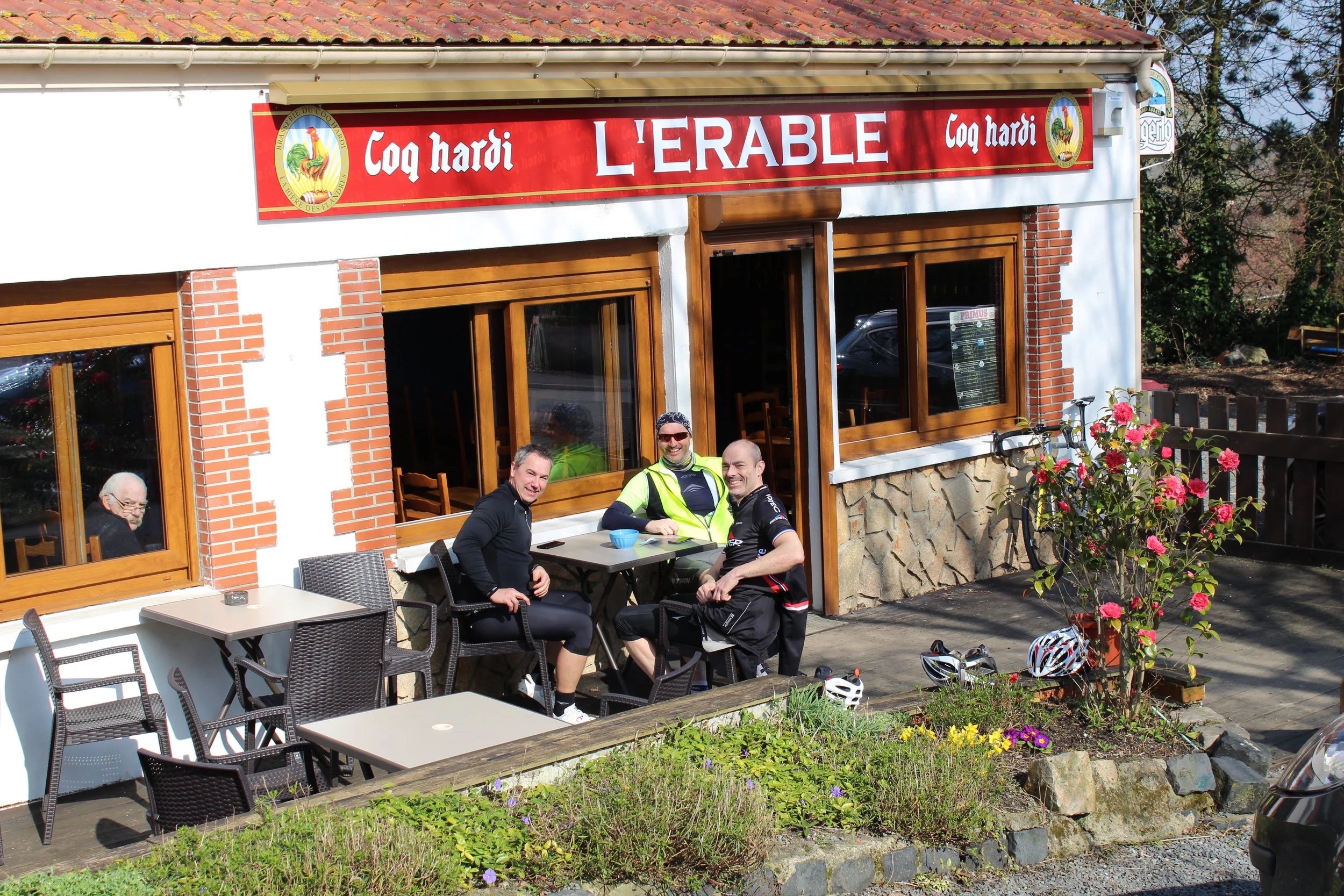 The Maple is a tiny, charming cafe in Givenchy En Gohelle frequented by both hungry tourists and thirsty cyclists alike. On the fireplace mantel inside is a personal collection of soldier art carvings of brass shell casings.
