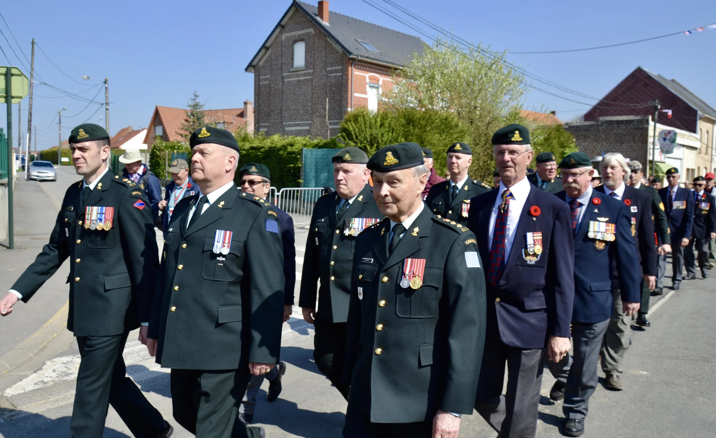Gunners on parade: (left to right) LCol Sonny Hatton, HLCol Steve Gregory, HCol Charles de Kovachich, Maj John Stewart, HCol Dale Murray, LCol Lance Knox, MGen (retd) Stu McDonald, HCol John Irving, Brad Woolven, Scott Wisdahl, LGen (retd) Mike Jeffrey, LCol (retd) Bob Elliott. Photo courtesy of Major Richard Gratton.