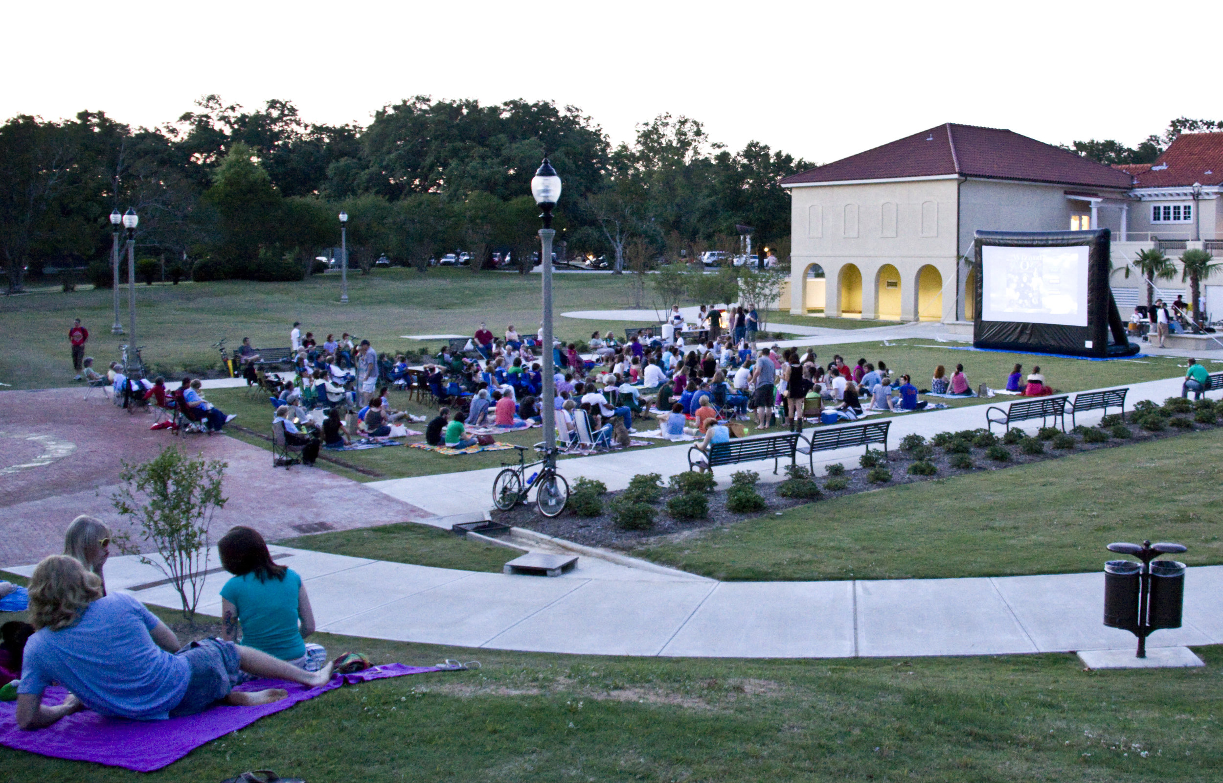 City Parks lawn begging to fill up for Movies  Music on the .JPG