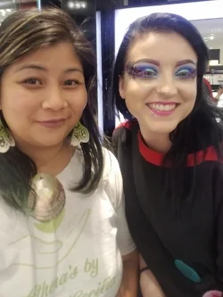 Check out Amanda's gorgeous mermaidy eye make-up! *swoon*