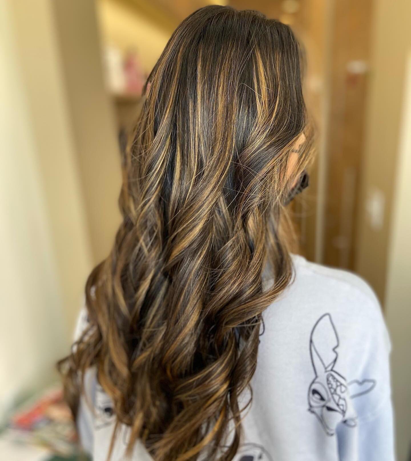 Posted @withregram &bull; @_heyykayhair First time highlights for the birthday girl! ✨✨ 
#highlights #foilwork #foilayage #birthdaygirl #namiesalon #namiesalonhawaii