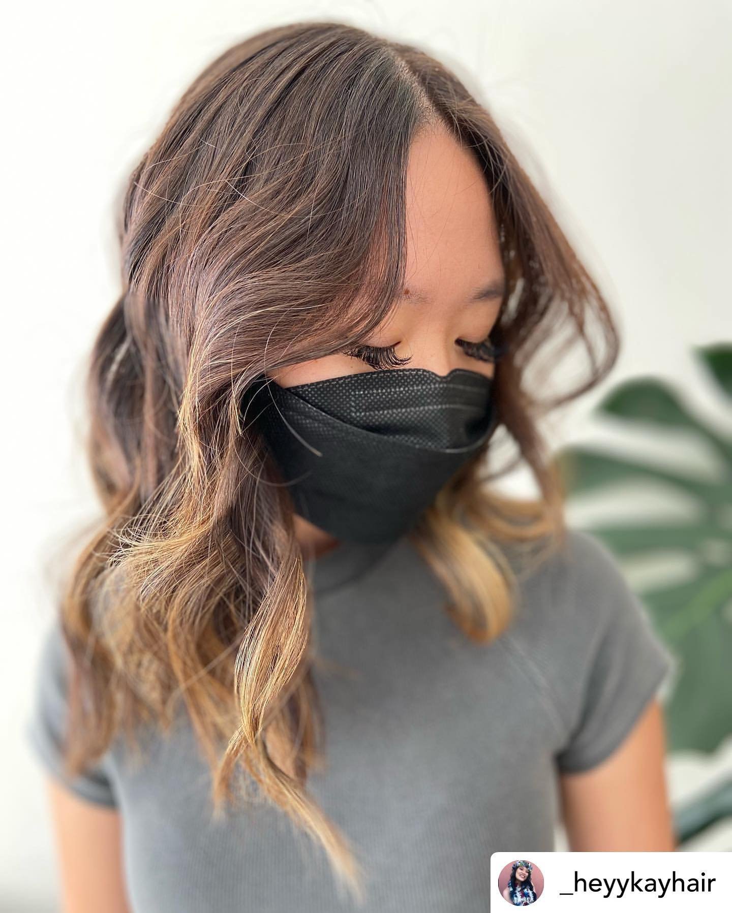 Posted @withrepost &bull; @_heyykayhair All about that haircut transformation 💫
#haircut #beachywaves #hawaiihairdresser #namiesalonhawaii