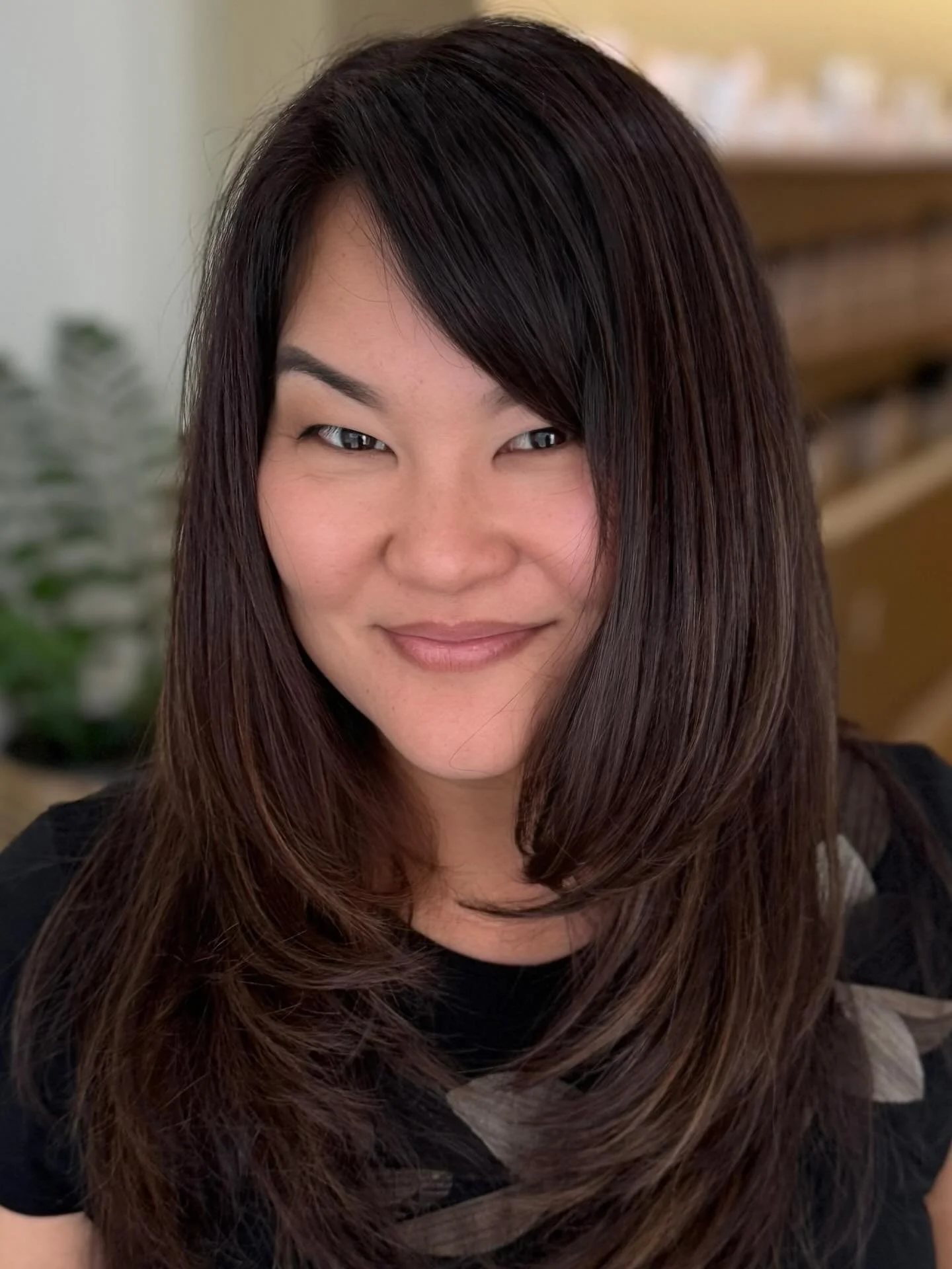 Ready for Fall🍂
#fromredtobrown #colortransformation #brunette #fallcolours #lovewhatwedo #bestclients #namiesalon #namiesalonhawaii