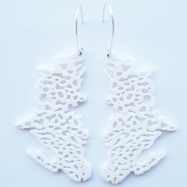 As we sit here watching the clouds roll in over the hill&rsquo;s on this foggy, wet day I&rsquo;m reminded of these delicate textured earrings I once designed. Mimicking bubbles floating in water as it flowed down a stream.