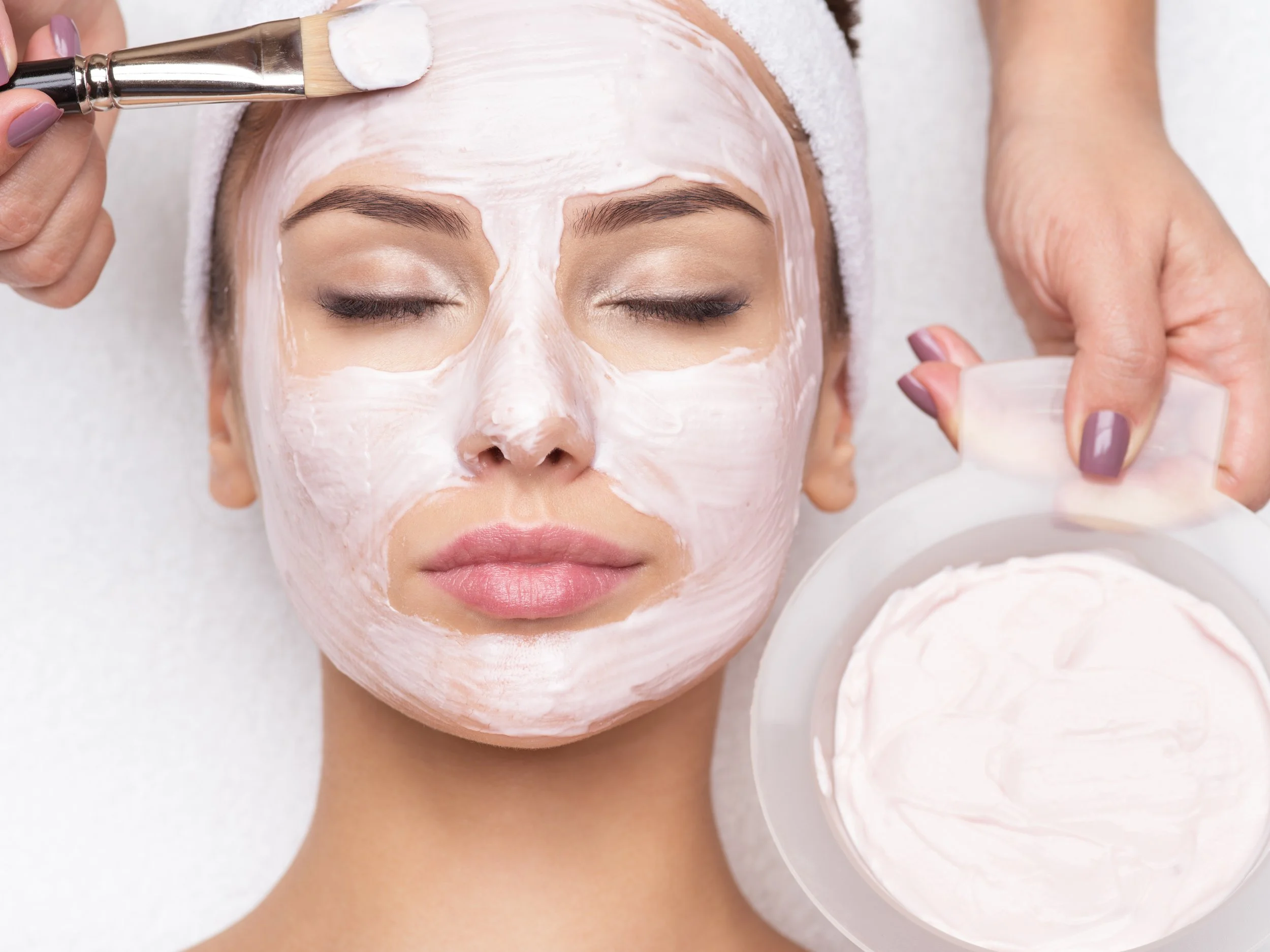 Customized Facial vs Regular Facial: What’s the Difference?