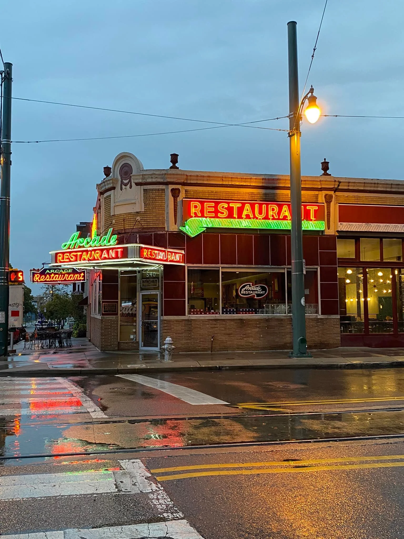 Diner Convo & Reacting to Photography with Scott from Diner Day in the USA