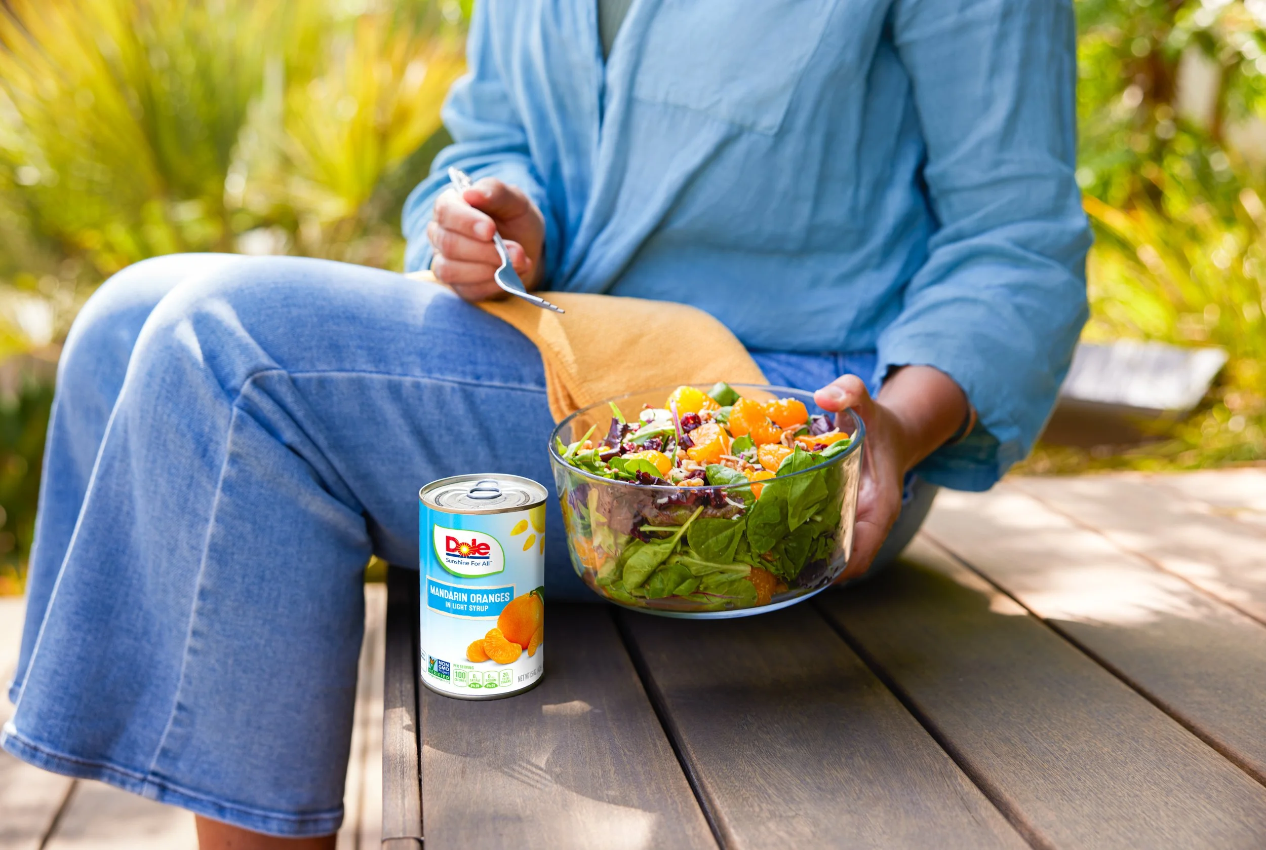 22_Dole_Pineapple_Content_Salad_Lifestyle_SM_0367_retouched_V1_final_flat_small.jpg