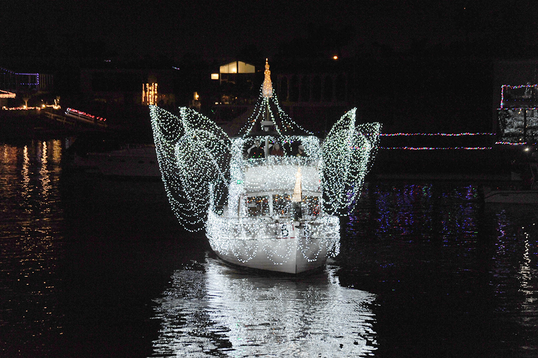 Orange County holiday events 2020 includes the Huntington Beach Boat Parade. We have the whole list of great holiday fun for kids and families in Orange County! Food events, Christmas lights, drive-thru experiences, drive-in movies, boat parades, snow, tubing and more!