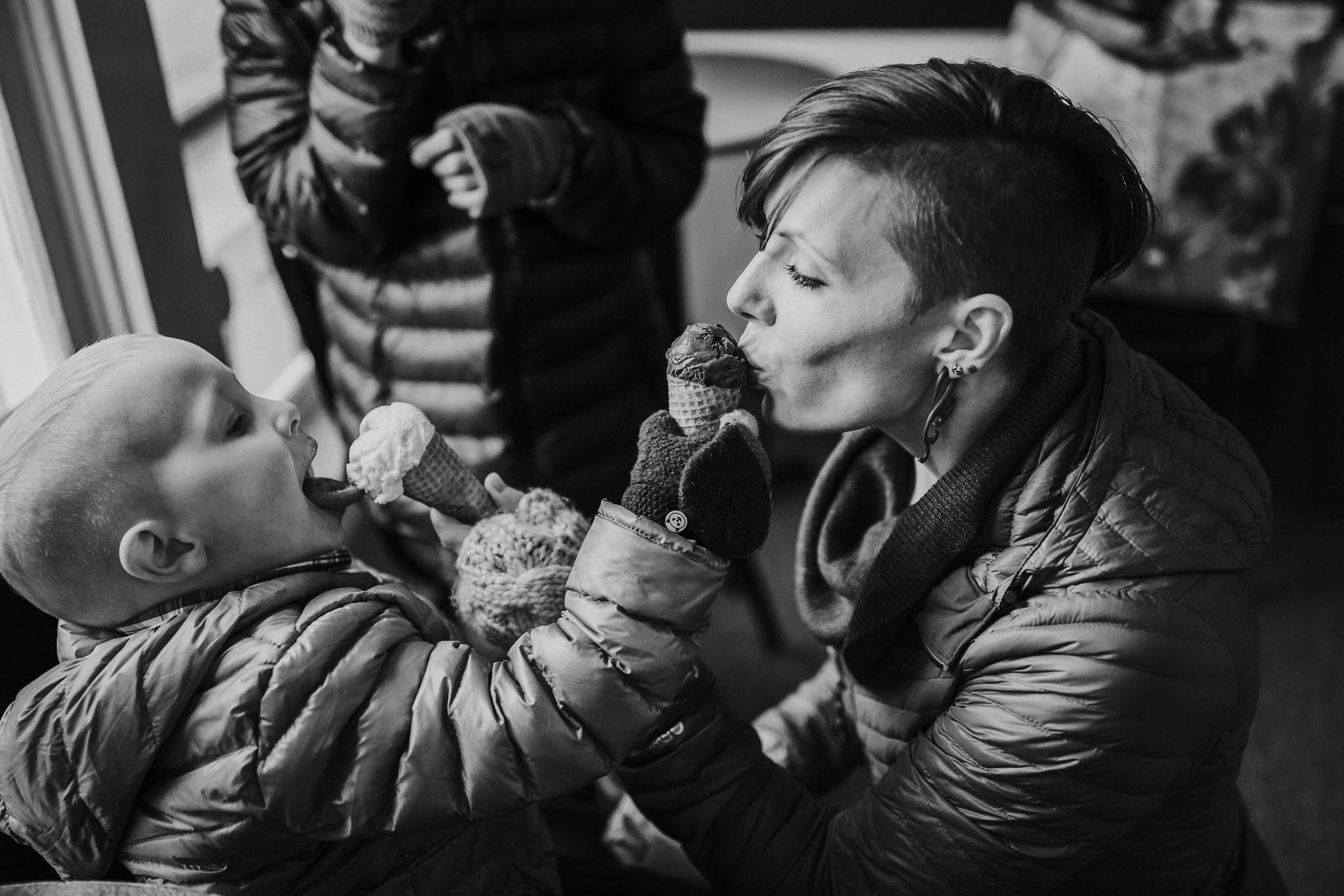 Whidbey Island family eats ice cream in downtown Coupeville | Coupeville, WA Family Photographer