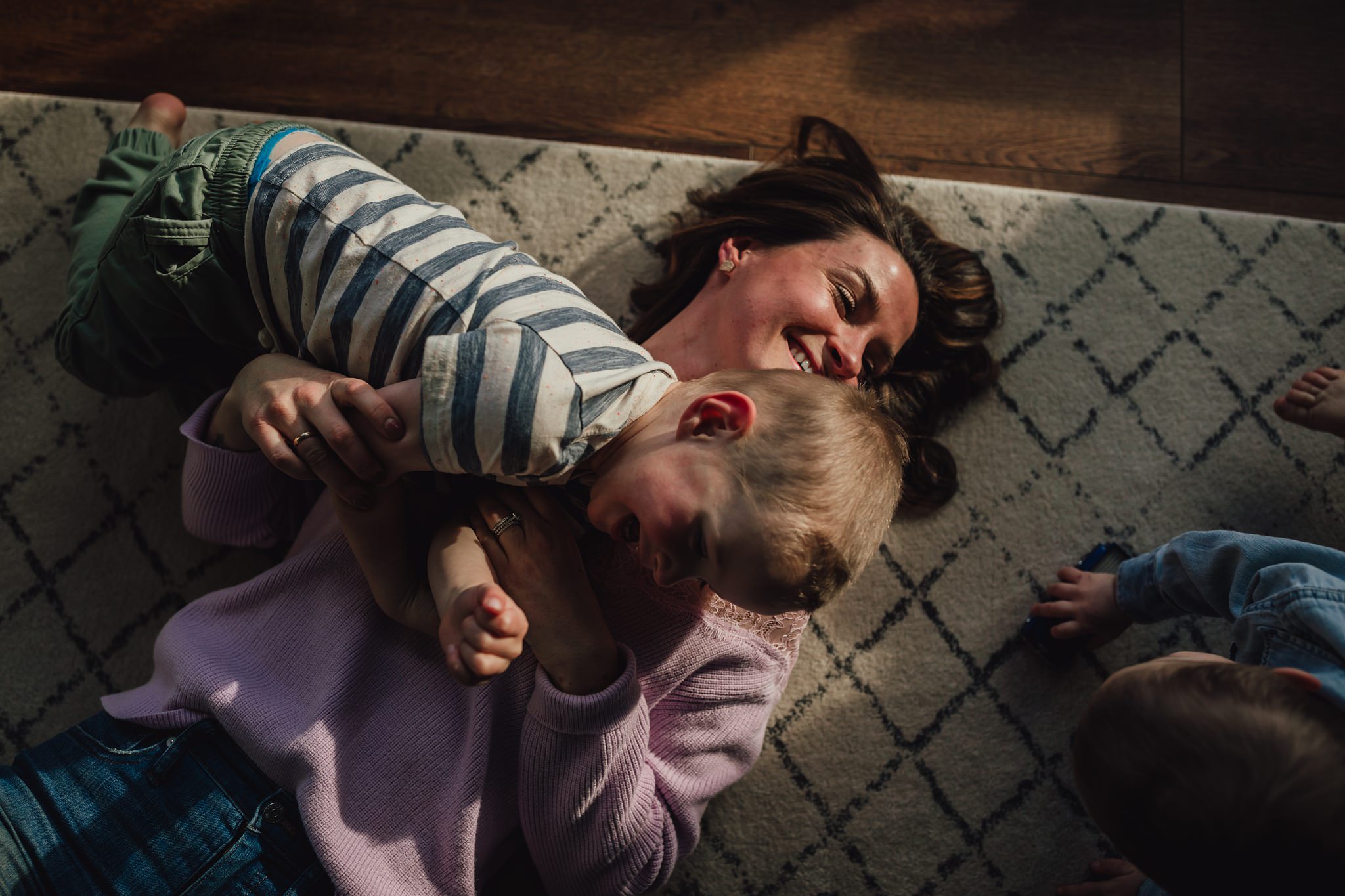 motherhood at home session photographer