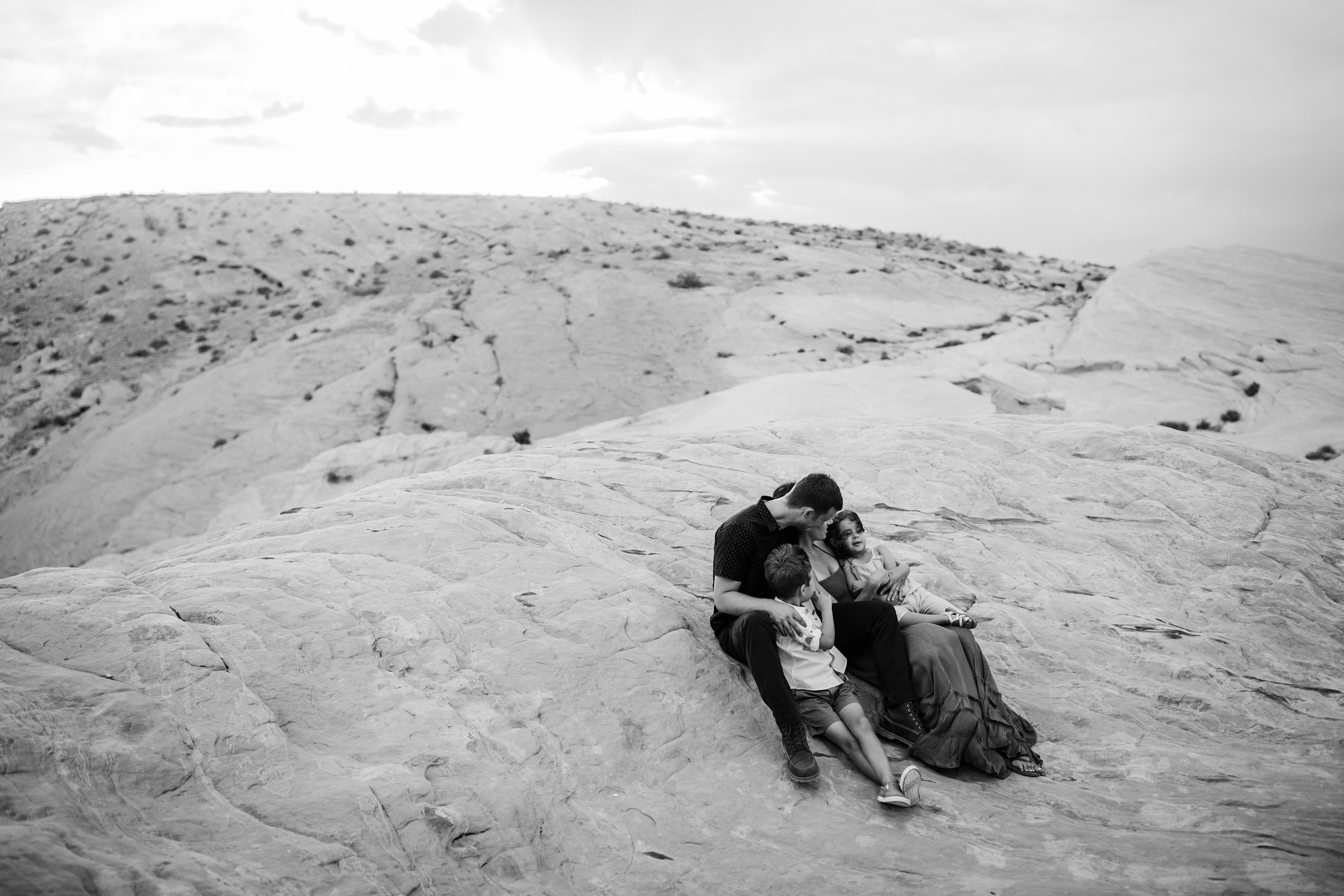 gorgeous family pictures in valley of fire state park