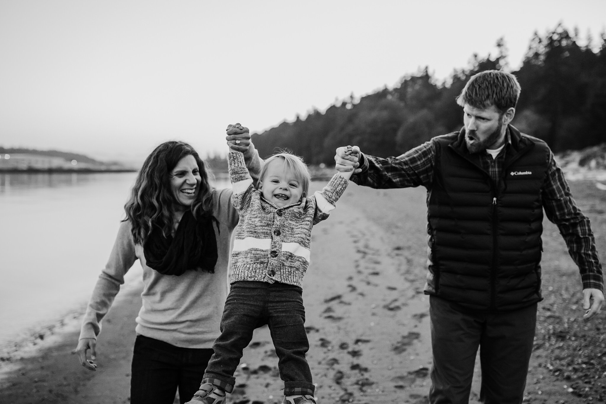 whidbey-island-penn-cove-bay-family-sunset-portrait-session_0031.jpg