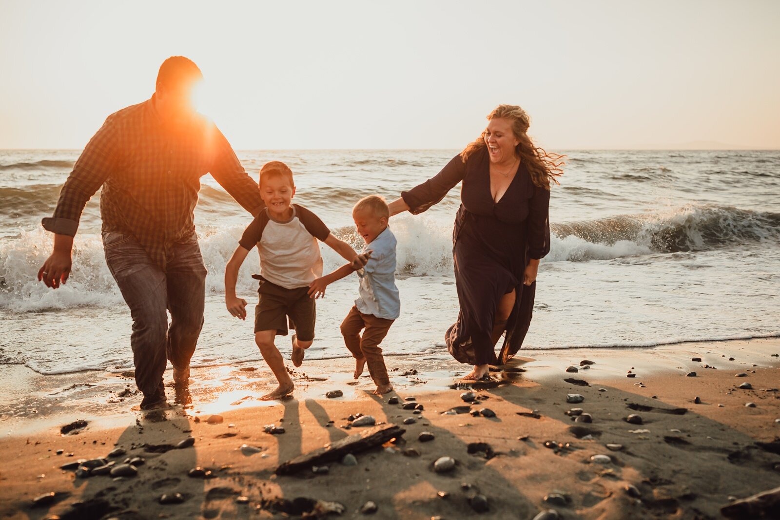  Kara Chappell Photography photographs family of four at Rocky Point Beach in Oak Harbor on Whidbey Island, Washington 