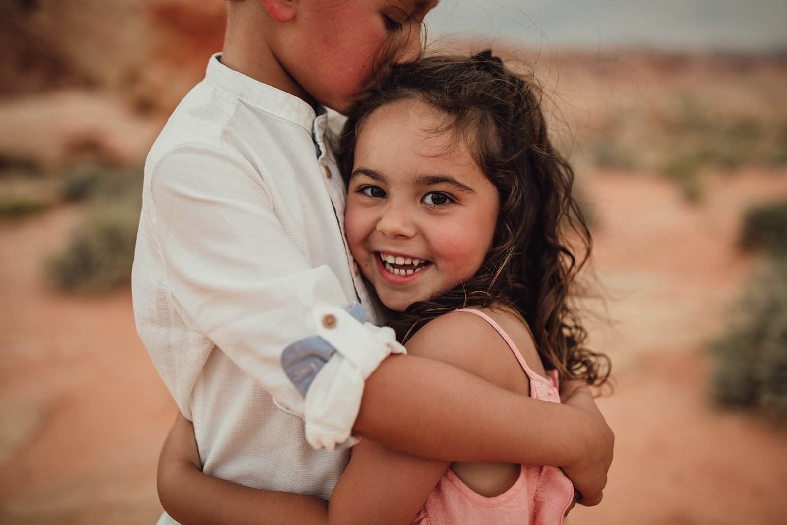  family photo session at Valley of Fire State Park with Kara Chappell Photography 